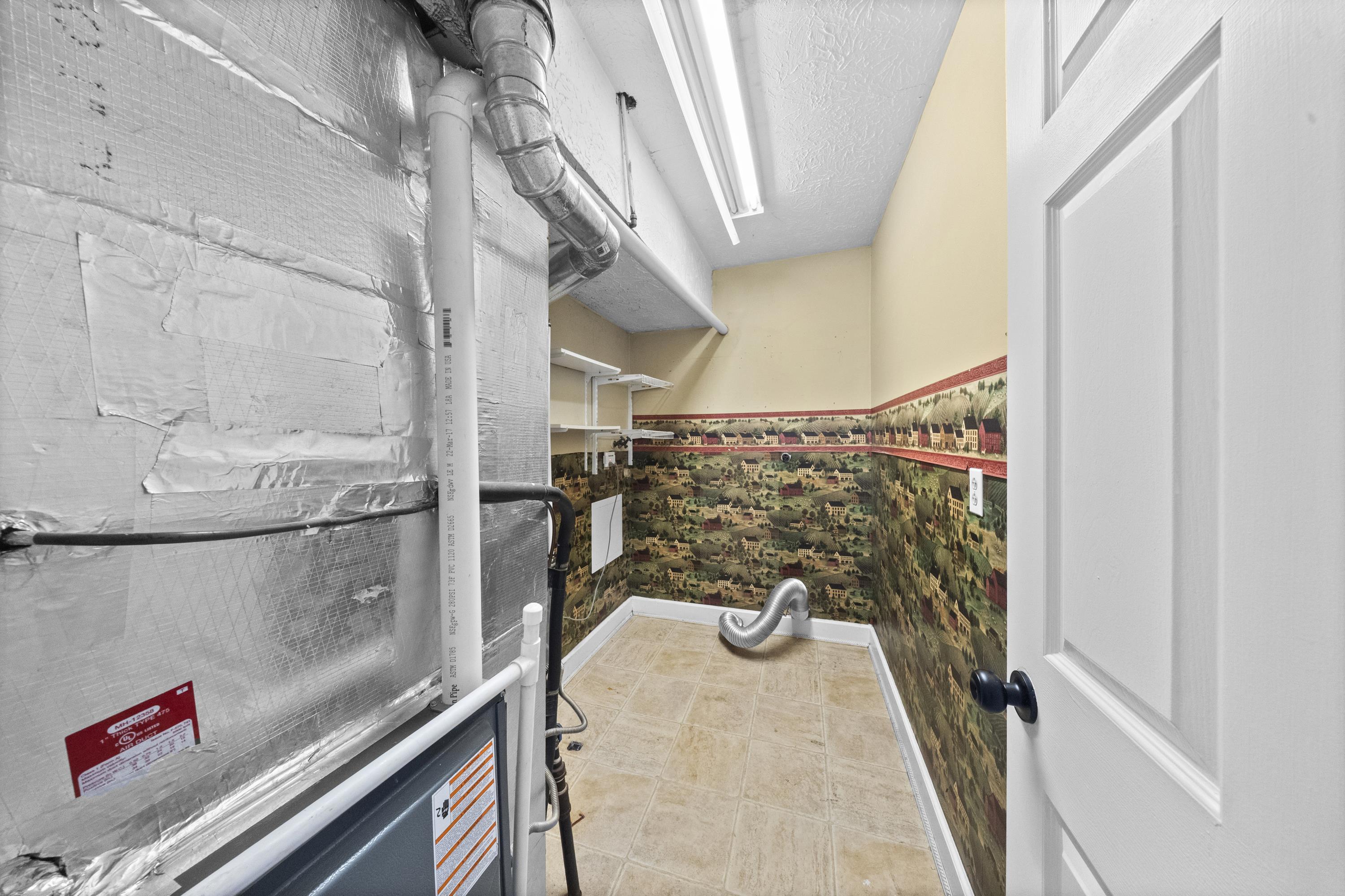 https://zimg.paragon.ice.com/ParagonImages/Property/PH/AABRKY/60828/12/0/0/e6aa2baa1b3c7da70e6e0e4ea49b459a/0/b94511fc224a4d81ec1fc47609ba5114/60828-de55e7dc-0dfc-493f-9d33-1e5858fd2b48.JPG