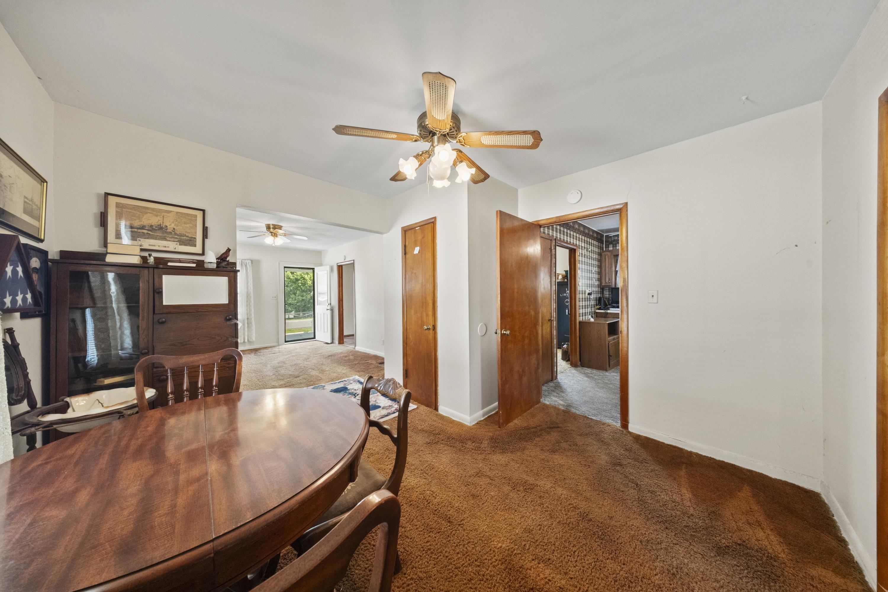 https://zimg.paragon.ice.com/ParagonImages/Property/PH/AABRKY/60829/8/0/0/1d5bea06c2f173b73b40ed67df305fef/0/55197f979df810c59d49266ef07fe63b/60829-5ed4978c-3324-4e47-9532-da1434e59881.JPG