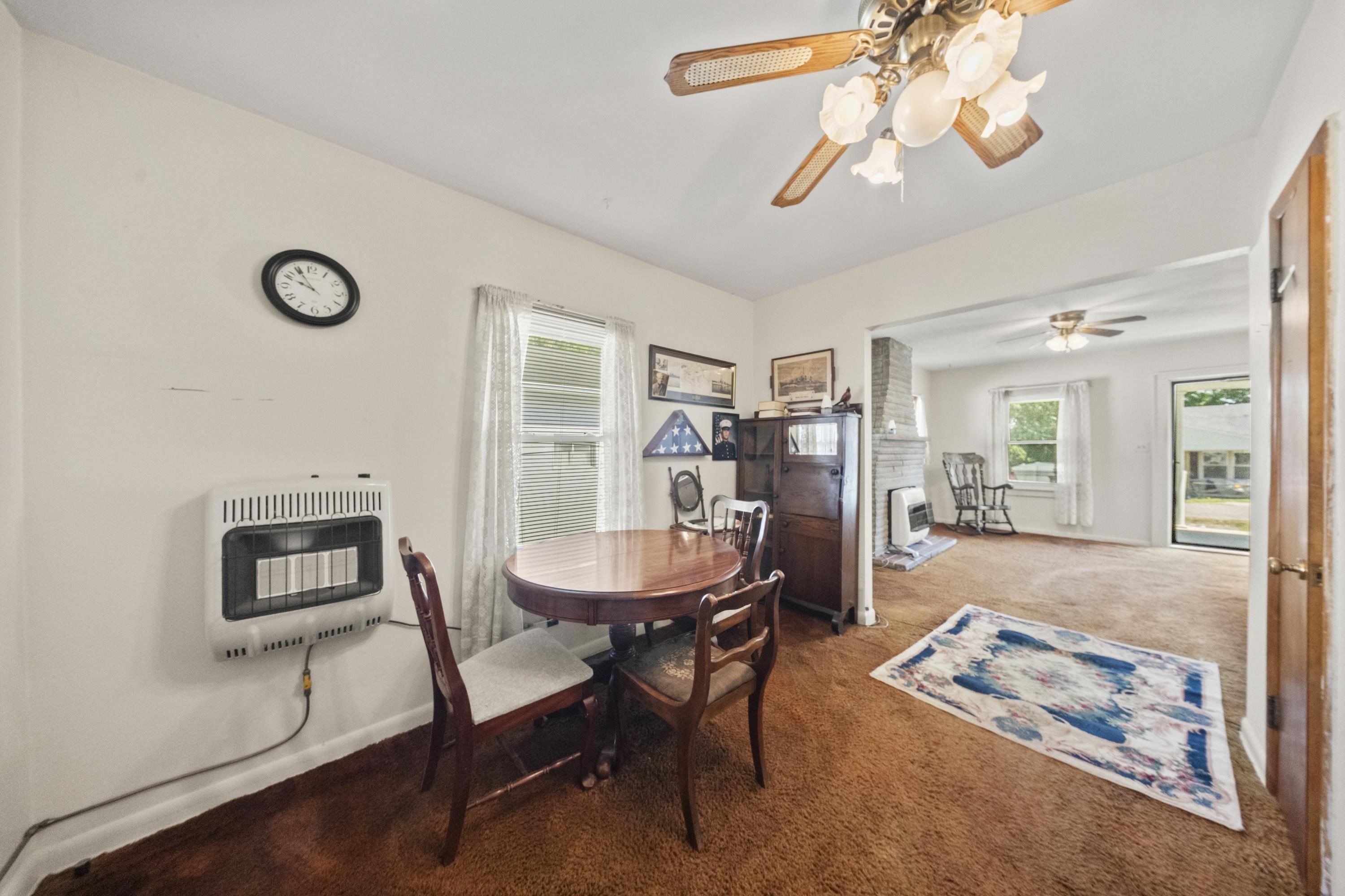 https://zimg.paragon.ice.com/ParagonImages/Property/PH/AABRKY/60829/9/0/0/ff8dc65ab93e344c7596760cc661f16c/0/55197f979df810c59d49266ef07fe63b/60829-bd85a3e4-5e8d-4658-8fed-ca512c16e83e.JPG