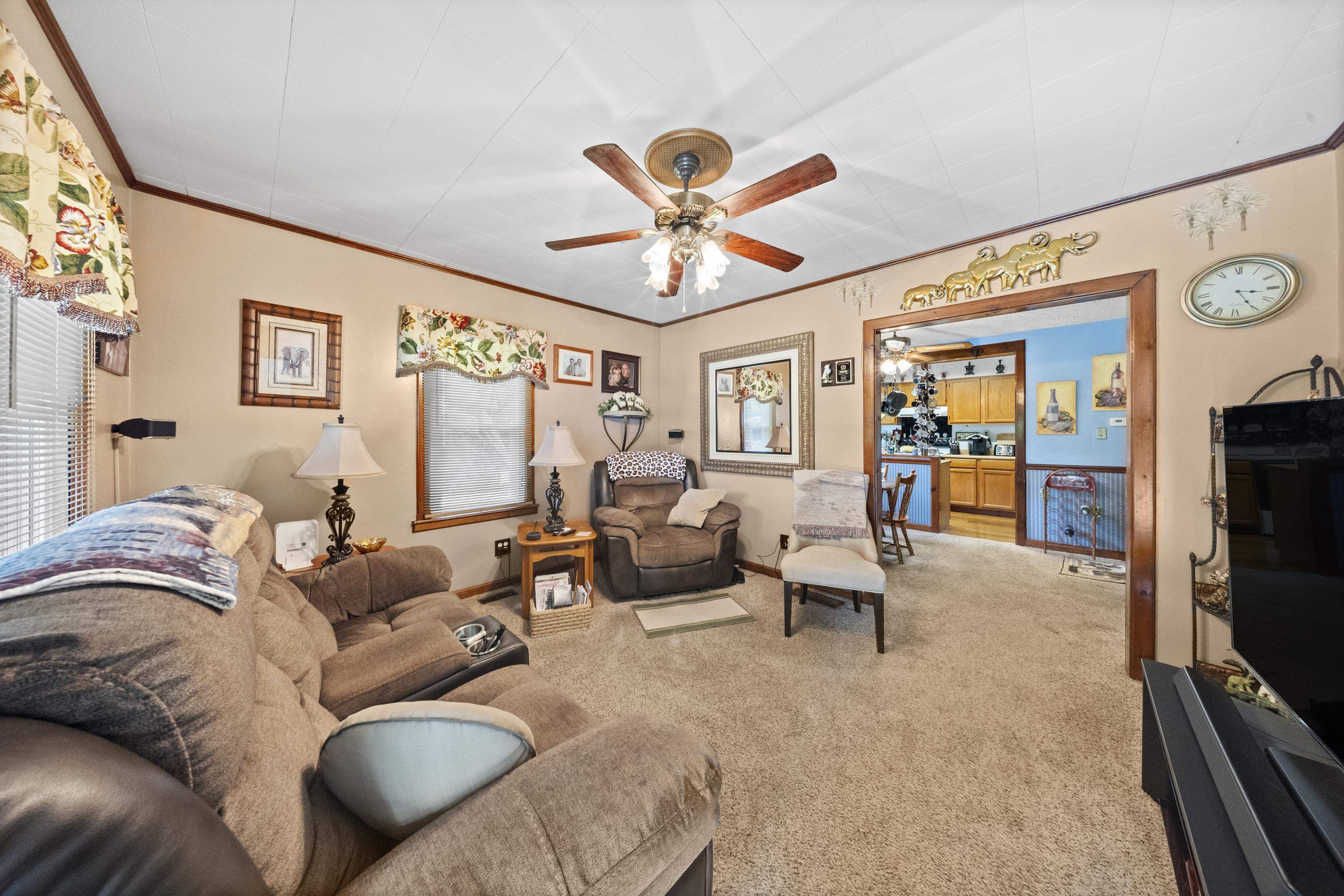 https://zimg.paragon.ice.com/ParagonImages/Property/PH/AABRKY/60830/1/0/0/d2c66c65c70a3299ca55bdcf52fd3c9d/0/06f7a27aecb07caadd58af9a3c5ae18b/60830-7a78d76e-4154-4011-be45-33f28f783ad9.JPG