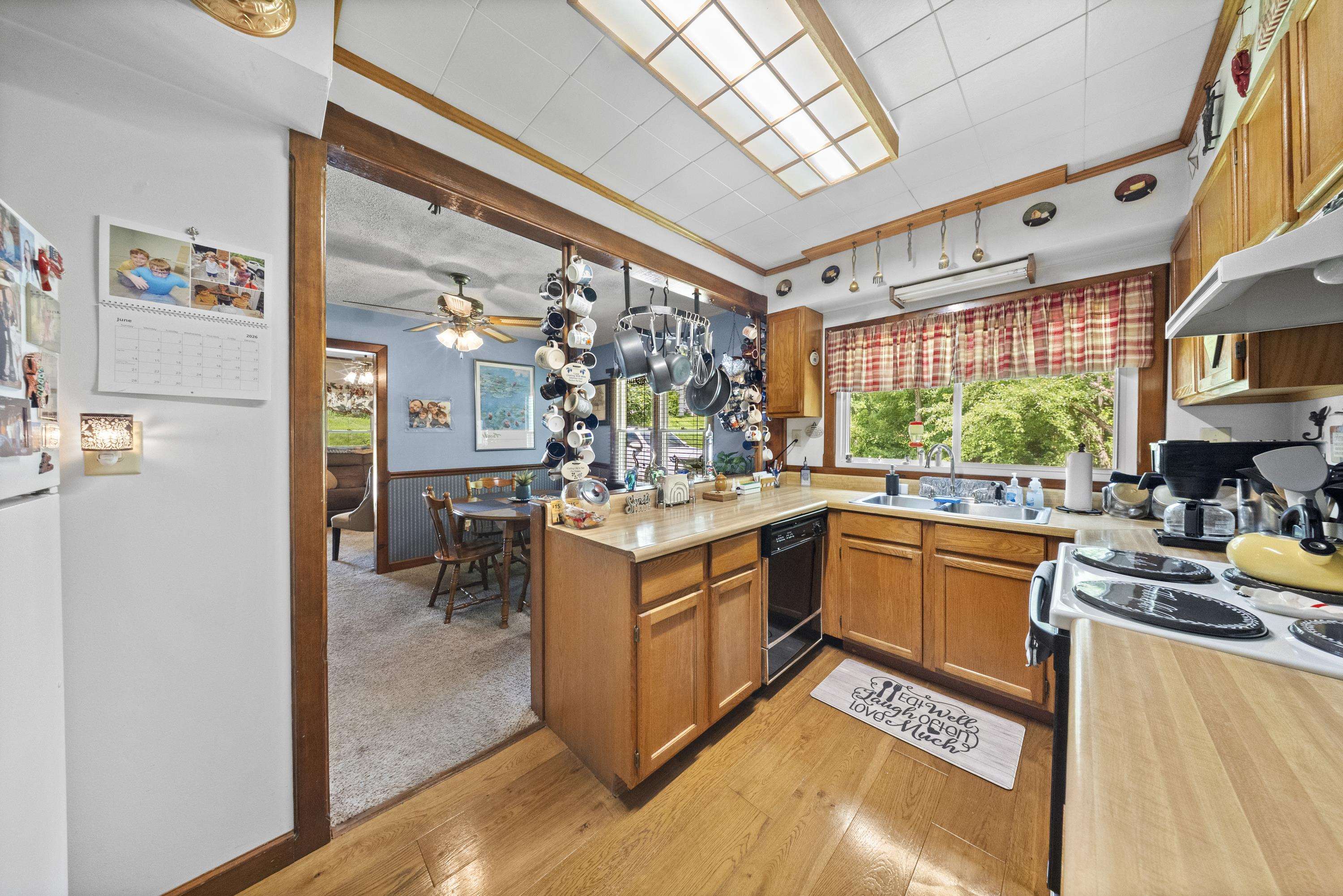 https://zimg.paragon.ice.com/ParagonImages/Property/PH/AABRKY/60830/5/0/0/f474e548cfe7d7903a892090444776e4/0/06f7a27aecb07caadd58af9a3c5ae18b/60830-20313202-b43c-46b3-89b2-78bd245065e2.JPG