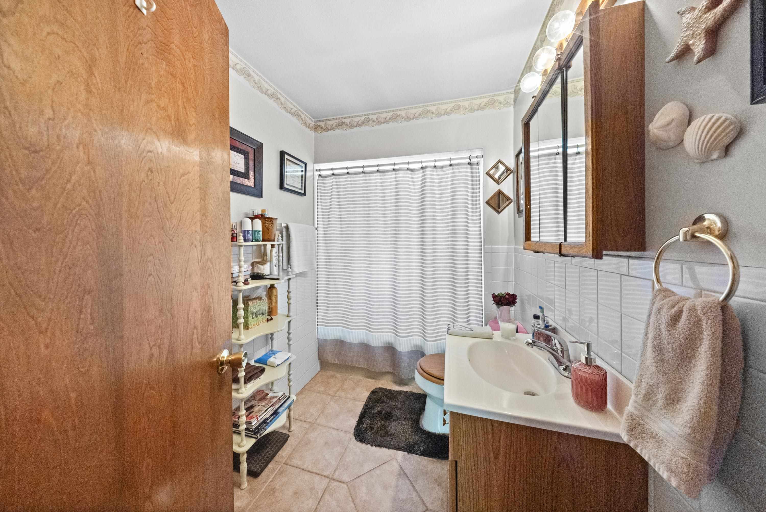 https://zimg.paragon.ice.com/ParagonImages/Property/PH/AABRKY/60830/7/0/0/9b6ab66502c27eccf2b53c9674eb61cf/0/06f7a27aecb07caadd58af9a3c5ae18b/60830-09aaf0b4-c3f5-41e6-ab12-e1a982557efc.JPG