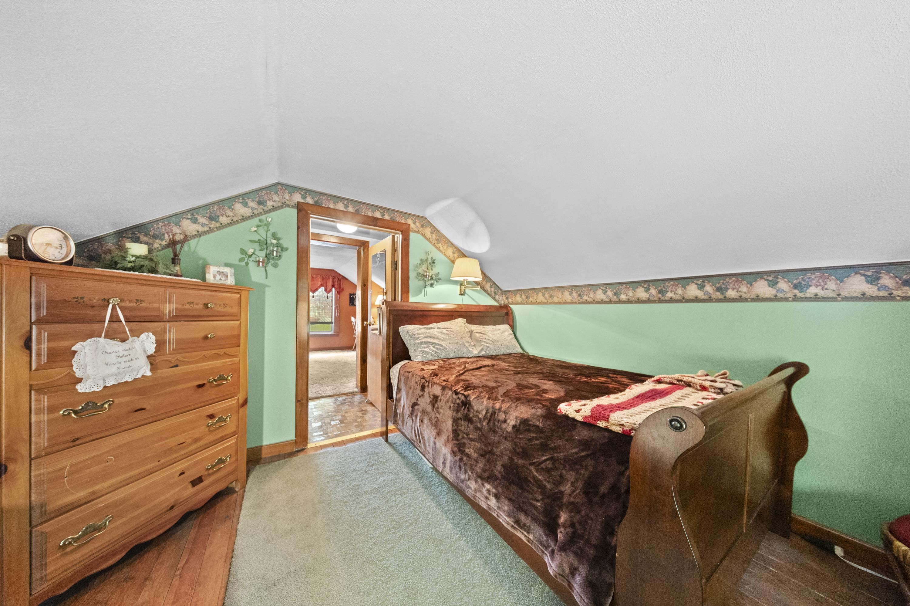 https://zimg.paragon.ice.com/ParagonImages/Property/PH/AABRKY/60830/9/0/0/04bd221defc9b644734c14f8ba84209c/0/06f7a27aecb07caadd58af9a3c5ae18b/60830-359f6728-6add-42e1-8ca0-69e47217b6a7.JPG