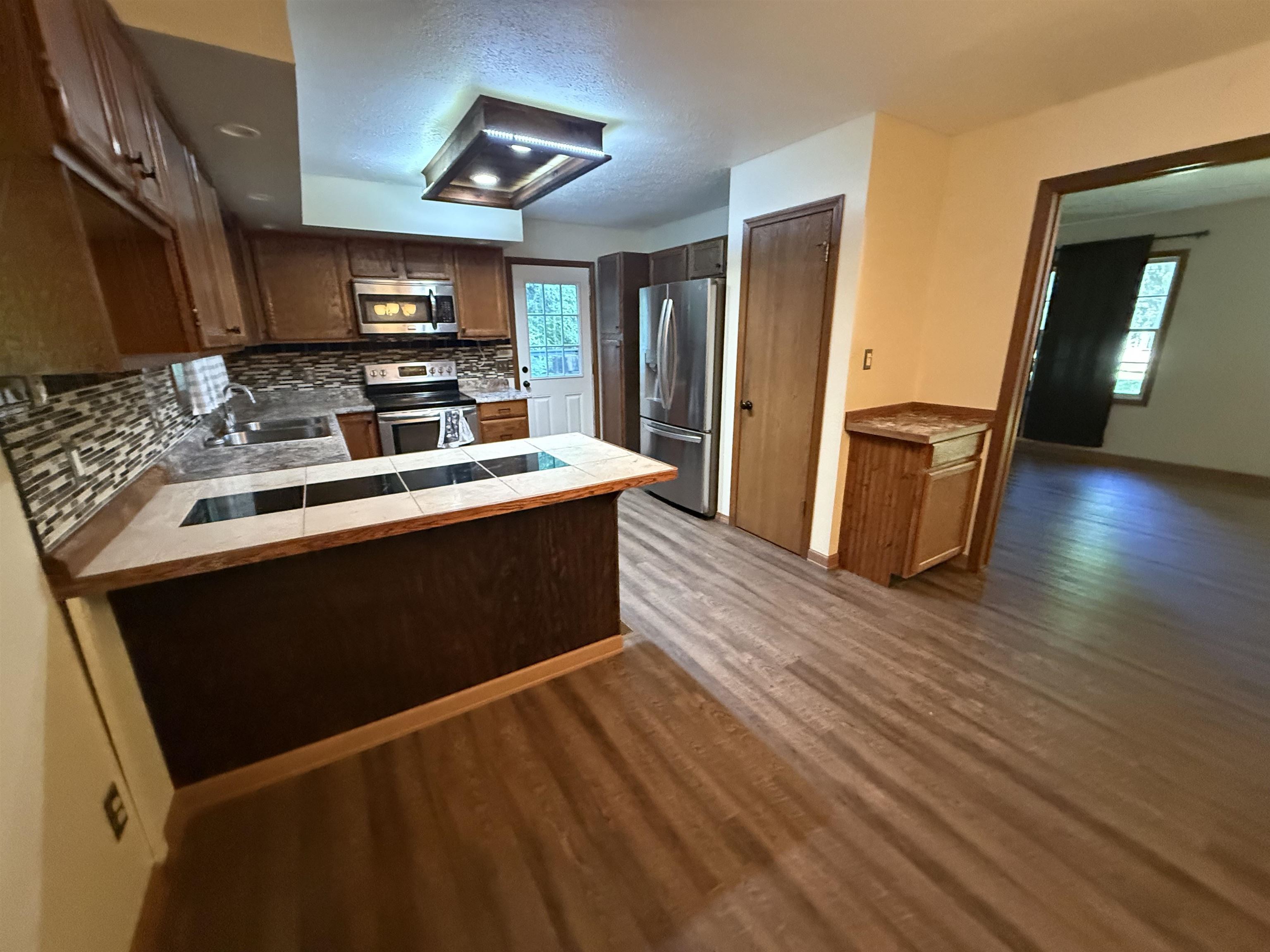 https://zimg.paragon.ice.com/ParagonImages/Property/PH/AABRKY/60832/12/0/0/d43f87835c6f75324a04c338c00bfe89/0/615fd33a35340ca181d09817ae5c7e6d/60832-666fc70a-b2ad-4f73-b127-4e31725f154f.JPG