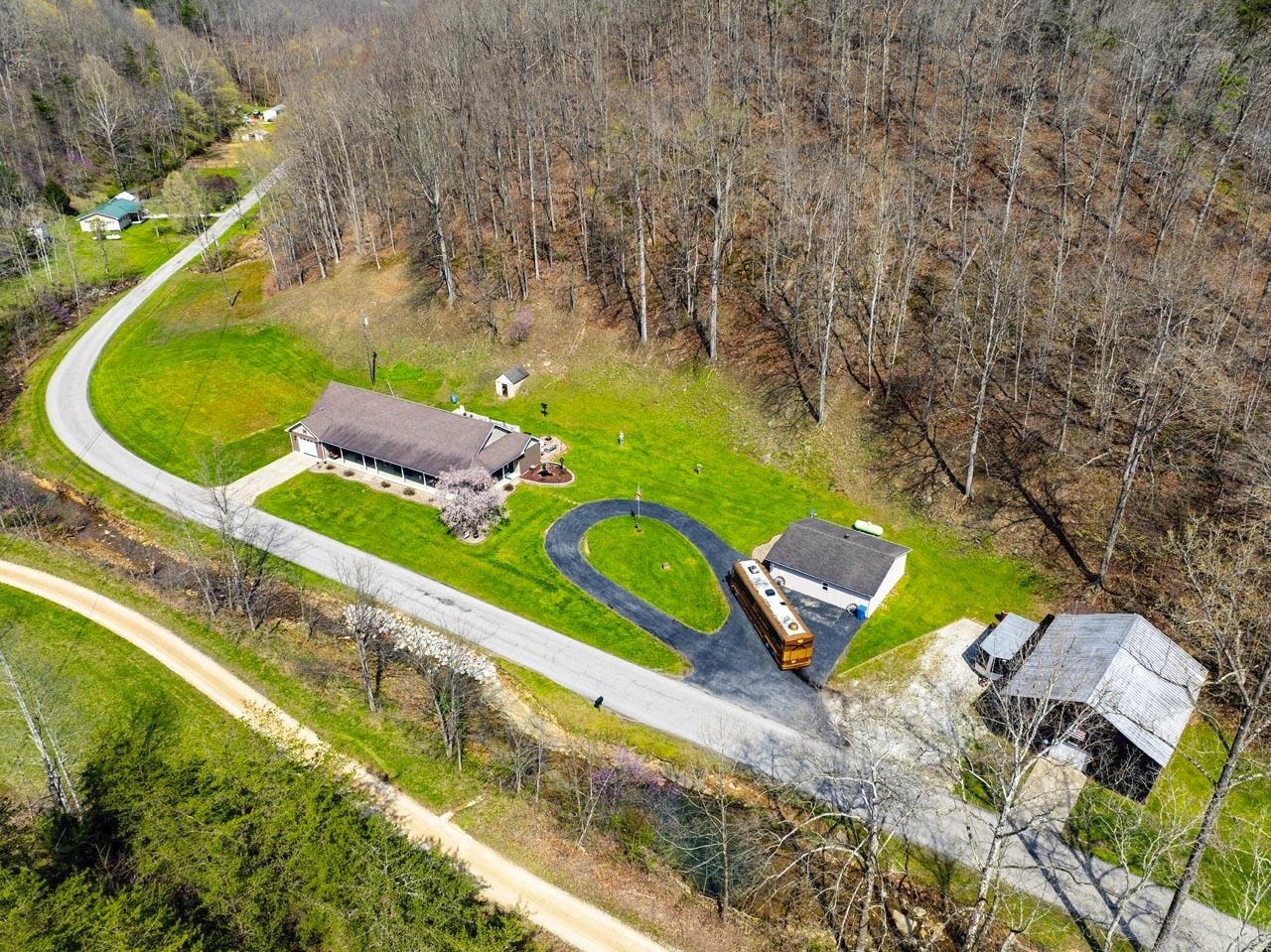 https://zimg.paragon.ice.com/ParagonImages/Property/PH/AABRKY/60835/1/0/0/8cbc44696749638937b47f4c7f1ed8f7/0/88eb7ef55144921346ab1be064b069a8/60835-badc5350-5aa9-4cbc-b93a-1e3f77dc0164.JPG