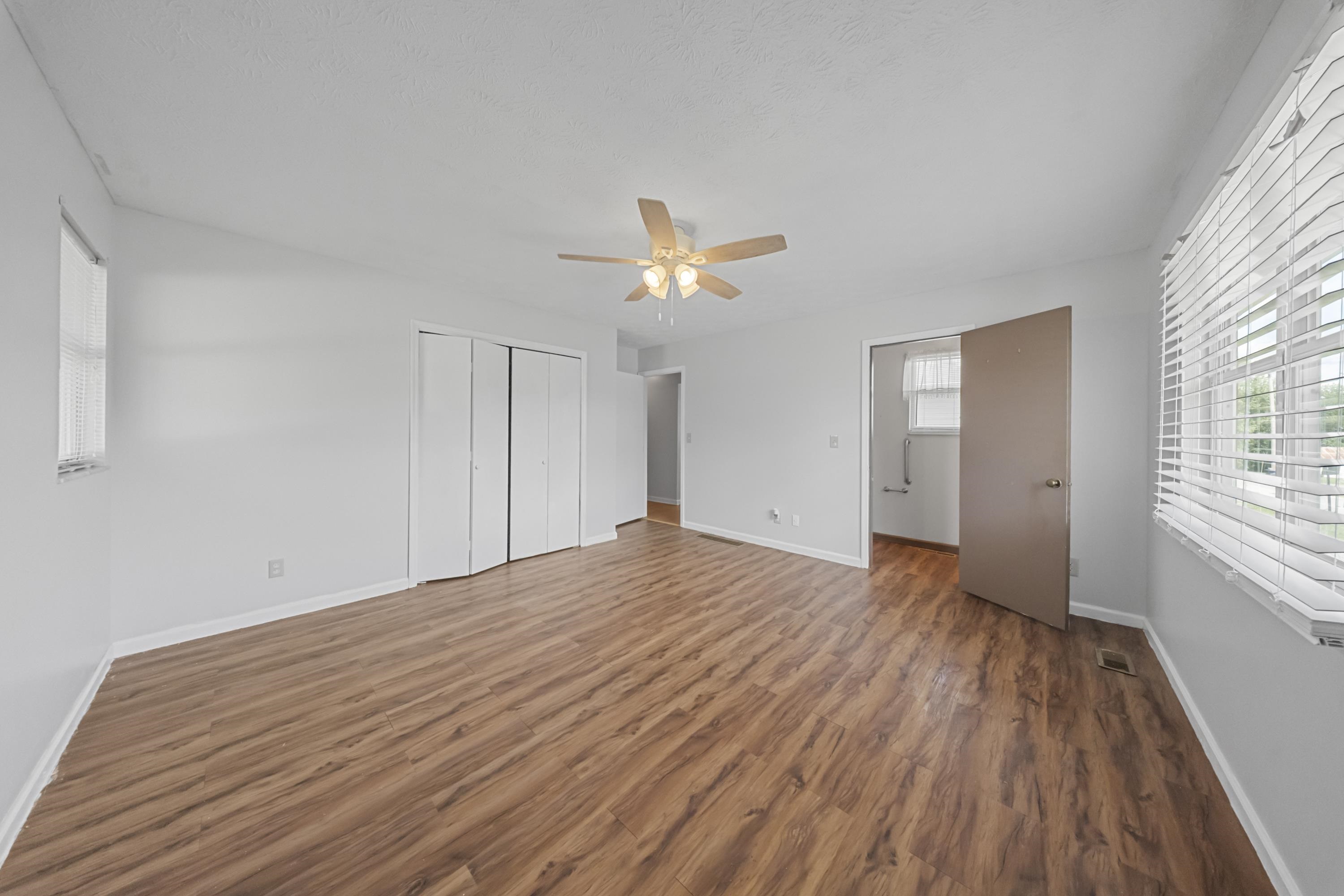https://zimg.paragon.ice.com/ParagonImages/Property/PH/AABRKY/60838/12/0/0/cab96772616b82da18bdea741e24a1e8/0/e6c6e215dc9d7c85cb0aff2deae56d72/60838-15b4c050-d429-401d-9124-5bba10eacdc7.JPG