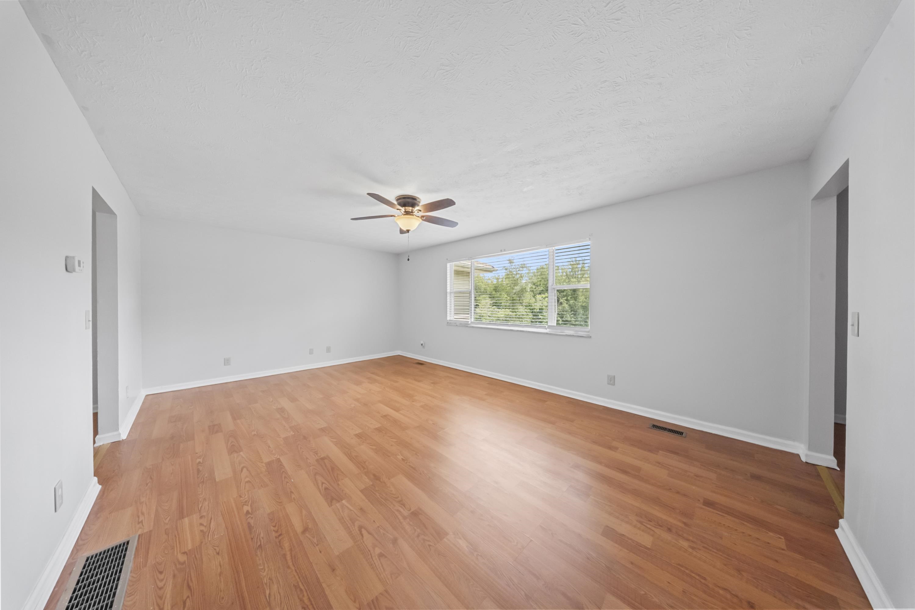 https://zimg.paragon.ice.com/ParagonImages/Property/PH/AABRKY/60838/7/0/0/f03a457adcf9a711ce616dff94a06fe0/0/e6c6e215dc9d7c85cb0aff2deae56d72/60838-b397c937-9aa2-4cc7-8353-b81f0216b6b4.JPG