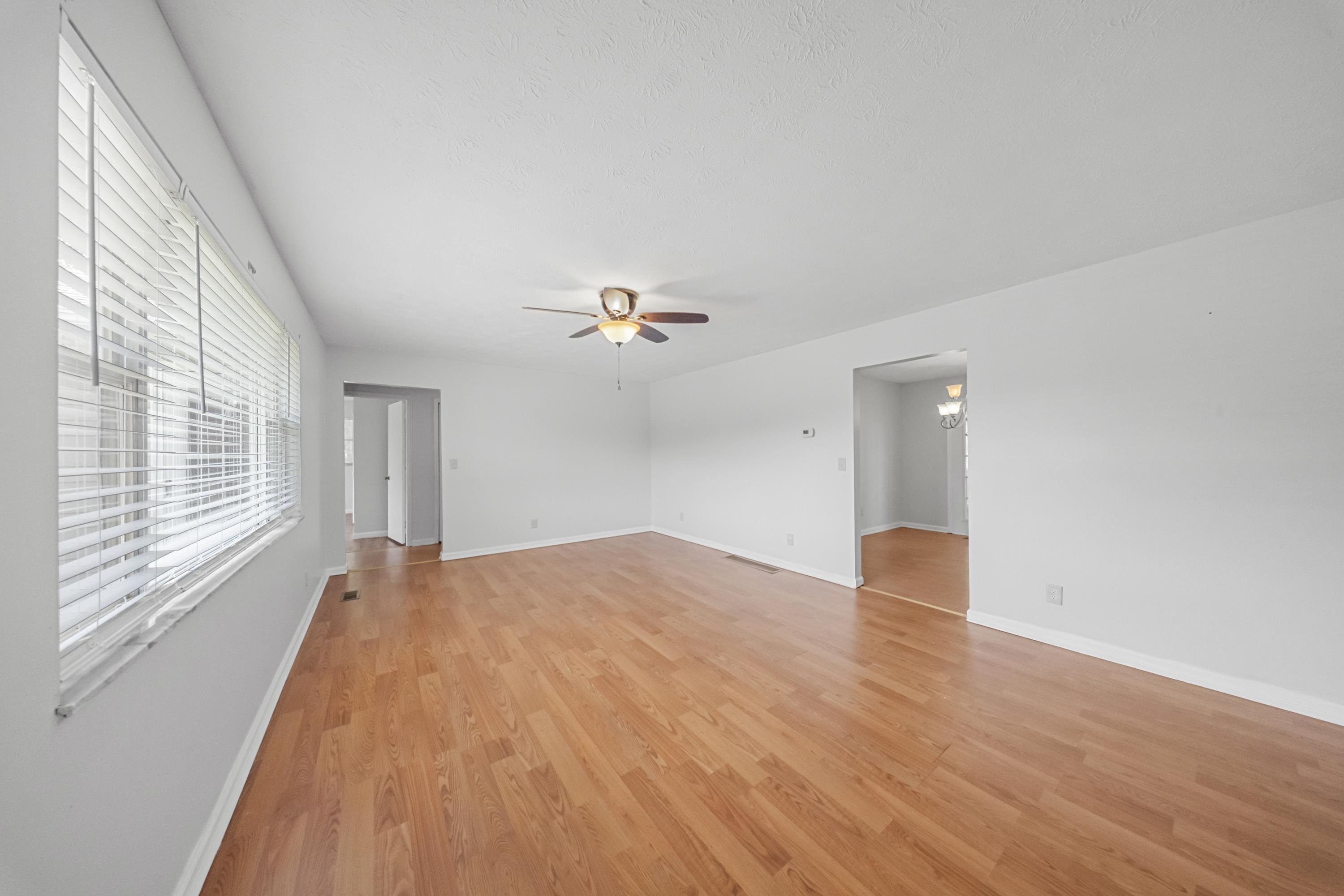 https://zimg.paragon.ice.com/ParagonImages/Property/PH/AABRKY/60838/8/0/0/750cb915e82769789e7081a930cf0bec/0/e6c6e215dc9d7c85cb0aff2deae56d72/60838-5337dcae-4cb8-43c6-b96c-088e67baa21e.JPG