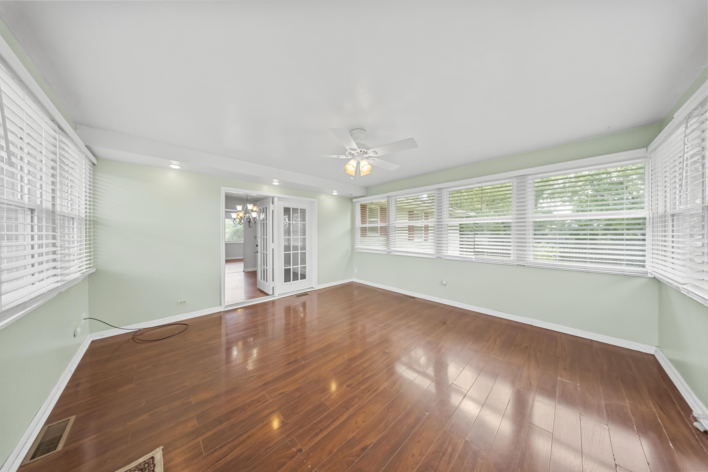 https://zimg.paragon.ice.com/ParagonImages/Property/PH/AABRKY/60838/9/0/0/65baf40e5f4cff901e195b02b8161689/0/e6c6e215dc9d7c85cb0aff2deae56d72/60838-543eeaaa-0f7e-49fc-b47e-9a5962beb0a1.JPG