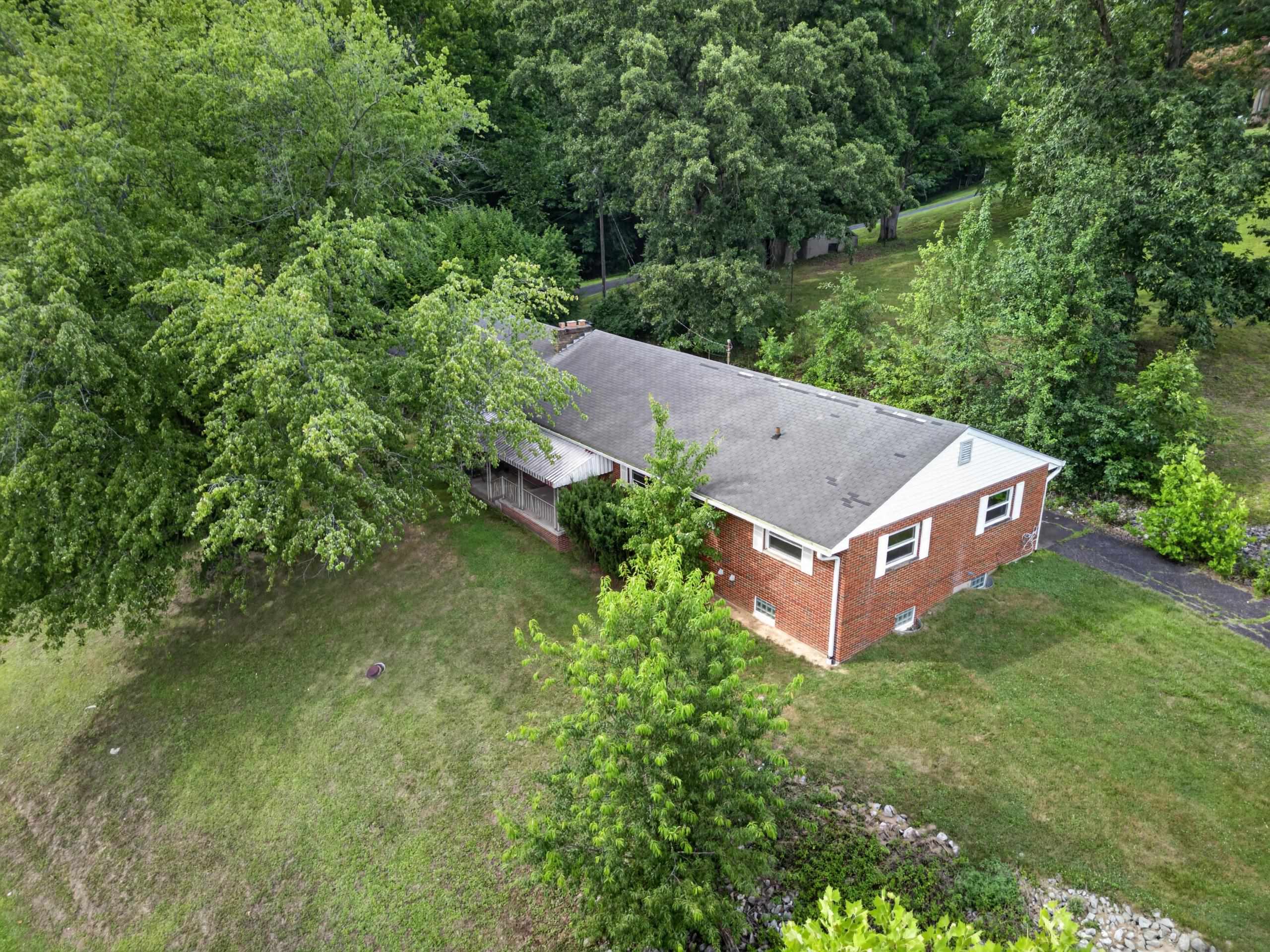 https://zimg.paragon.ice.com/ParagonImages/Property/PH/AABRKY/60842/2/0/0/621fb7612da1b87c0794f8f2de04feb1/0/b34c7f0e097c880eabdbe613fc6da5cc/60842-5e267aed-075a-40d2-80bd-df7836cf4de3.JPG