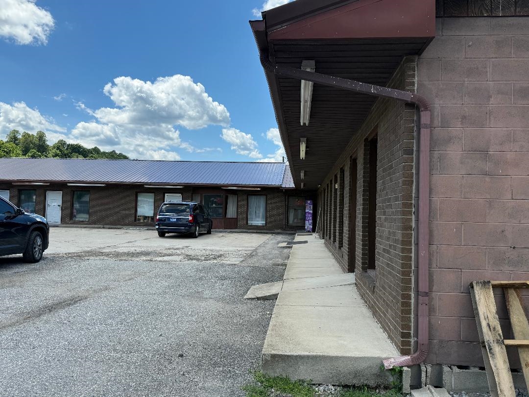 https://zimg.paragon.ice.com/ParagonImages/Property/PH/AABRKY/60845/5/0/0/c972db916ff2183eb5b3e3ee564e9c94/0/be139ab4f8452783422affa84d420a3b/60845-5509481d-3665-4dd1-83e3-5f99de6c40f5.JPG