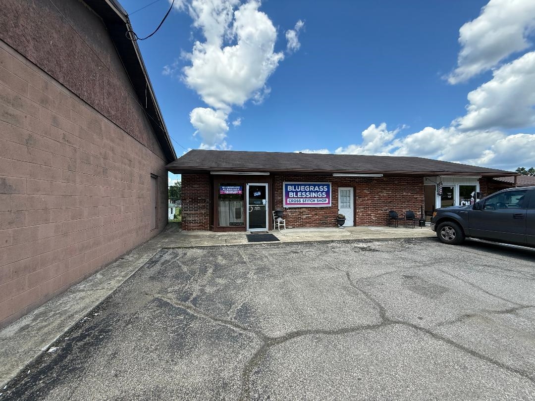 https://zimg.paragon.ice.com/ParagonImages/Property/PH/AABRKY/60845/7/0/0/7e6c8e837449429b3ac8427b40a59098/0/be139ab4f8452783422affa84d420a3b/60845-3f56f9e9-6619-4aa3-aacc-c7a603d64ac2.JPG