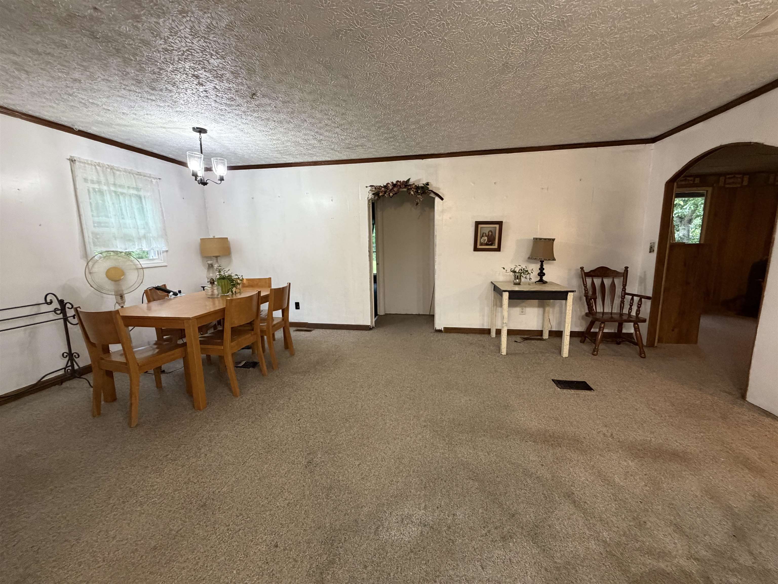 https://zimg.paragon.ice.com/ParagonImages/Property/PH/AABRKY/60847/12/0/0/ecf29dea87774f01f3b4dbf5b88d2244/0/d26ddfab71023b5f8db032cb5d178956/60847-714488c3-c871-42e2-a2e8-2d101b8101e1.JPG