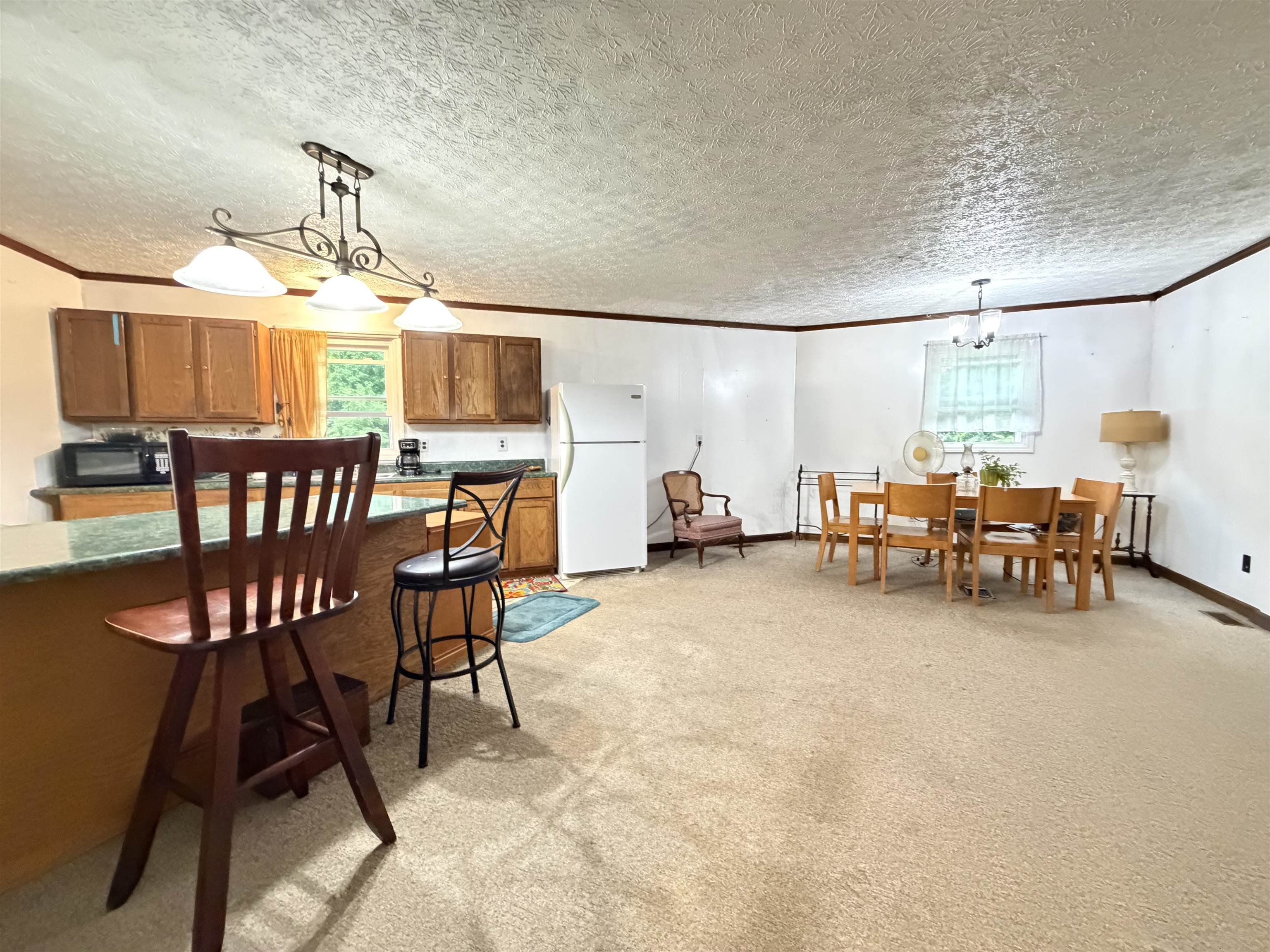 https://zimg.paragon.ice.com/ParagonImages/Property/PH/AABRKY/60847/9/0/0/bb06359f819291ce66e51a1de4d3bba8/0/d26ddfab71023b5f8db032cb5d178956/60847-ebff406e-d744-4860-86b1-1537af7da7ca.JPG