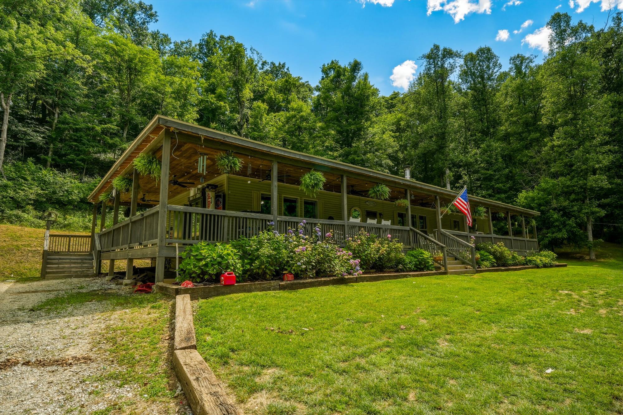 https://zimg.paragon.ice.com/ParagonImages/Property/PH/AABRKY/60848/1/0/0/0c9b29f799f530f7dcaa614cd6226be0/0/75312ed6c6b851bc720a61d4d6698d99/60848-002bb42c-9c9b-4b38-a9d3-5e397caacf9d.JPG