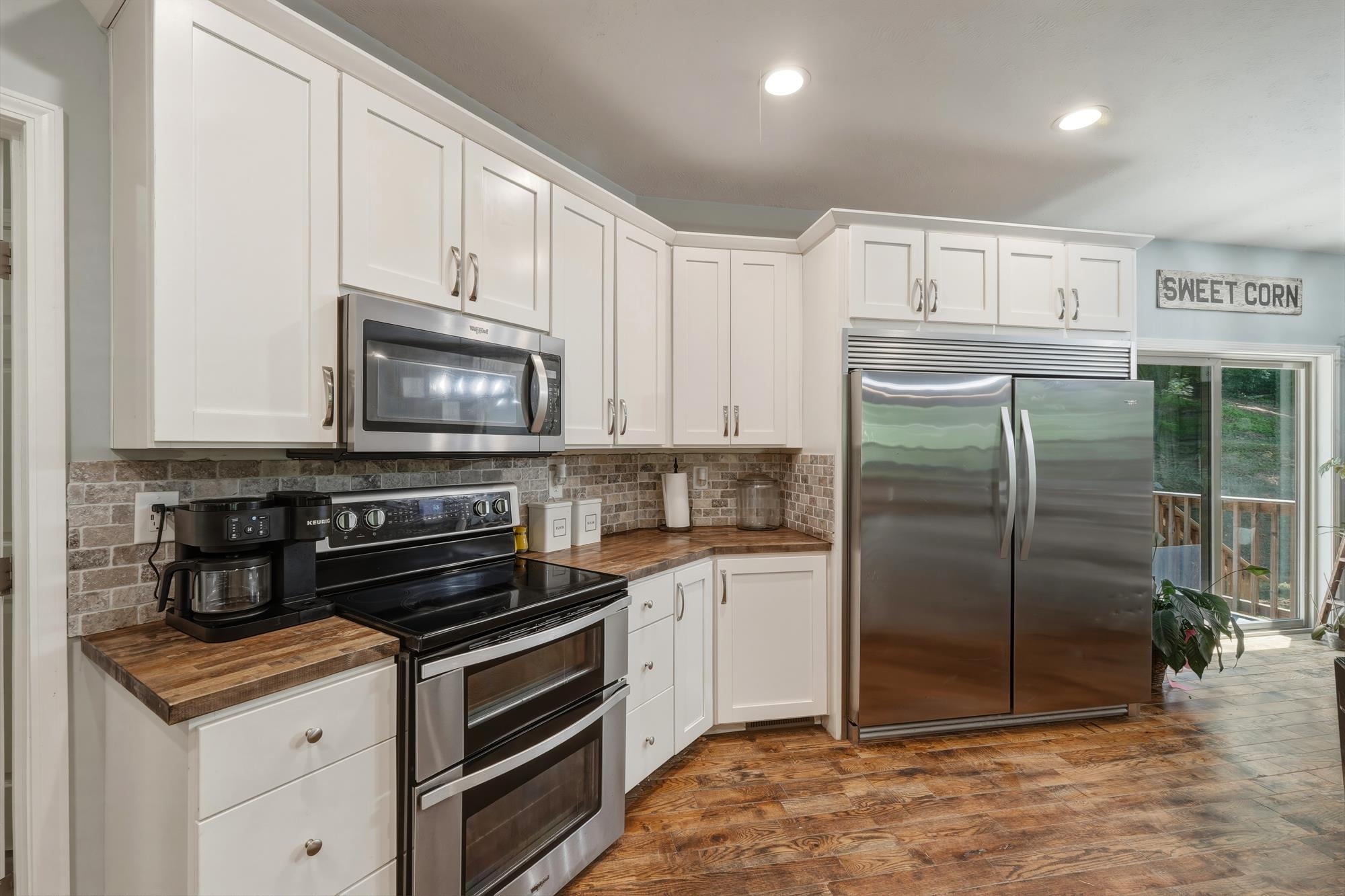 https://zimg.paragon.ice.com/ParagonImages/Property/PH/AABRKY/60848/12/0/0/2f32d75d01d75714bba07784bfc1974f/0/75312ed6c6b851bc720a61d4d6698d99/60848-e50fa919-a896-444a-bbfe-d4763d752b4a.JPG