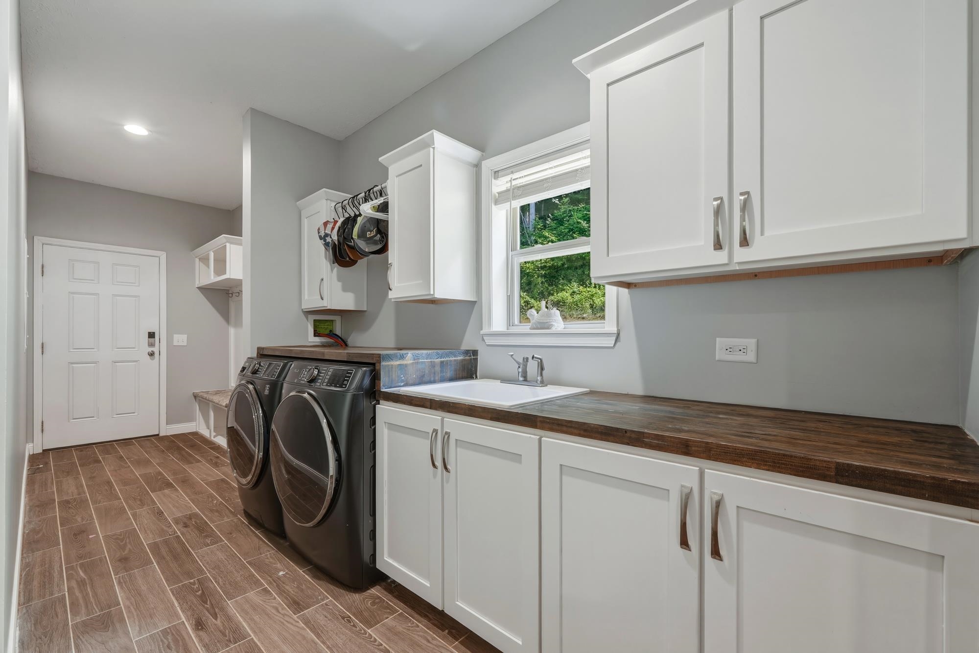 https://zimg.paragon.ice.com/ParagonImages/Property/PH/AABRKY/60848/13/0/0/cc013ea0b32b1e3bec1ce26385991724/0/75312ed6c6b851bc720a61d4d6698d99/60848-3b36514c-2824-46d1-b836-a3b3f81d939c.JPG