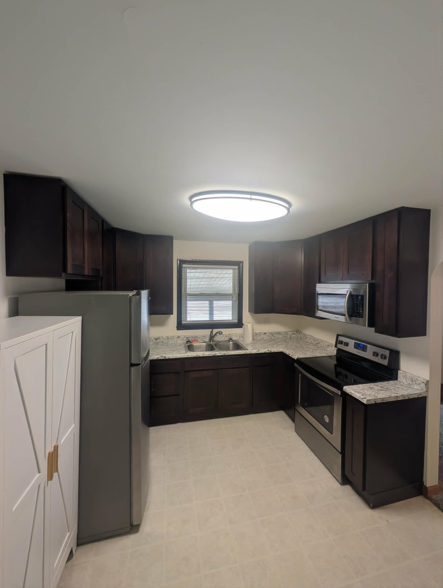 https://zimg.paragon.ice.com/ParagonImages/Property/PH/AABRKY/60849/9/0/0/0e6ab7958312f1c0877c52e514c703fe/0/9edbe7158b6b2185be4a8edb3caca427/60849-ba38906f-10cd-4460-af74-06bde24b47e8.JPG