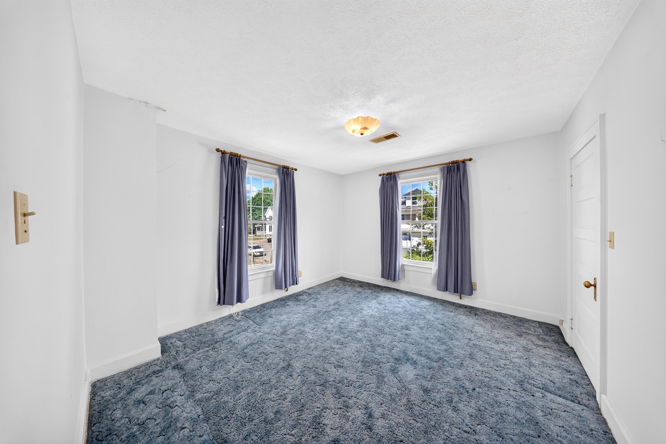 https://zimg.paragon.ice.com/ParagonImages/Property/PH/AABRKY/60850/12/0/0/f6aeccaa7fb40522fba41ebd3b314a5b/0/46ecc5dcddb8b4759842e3527fd4ed7b/60850-53b52750-9fd3-440d-a893-b83da6bf671f.JPG