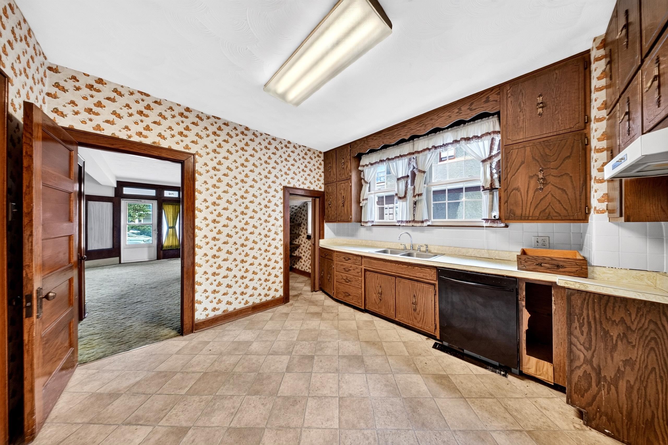 https://zimg.paragon.ice.com/ParagonImages/Property/PH/AABRKY/60850/6/0/0/1099f0491fd294b7f543b4c1317032d8/0/46ecc5dcddb8b4759842e3527fd4ed7b/60850-db2f1dd8-310f-4f4f-8a26-42ef012ea90e.JPG
