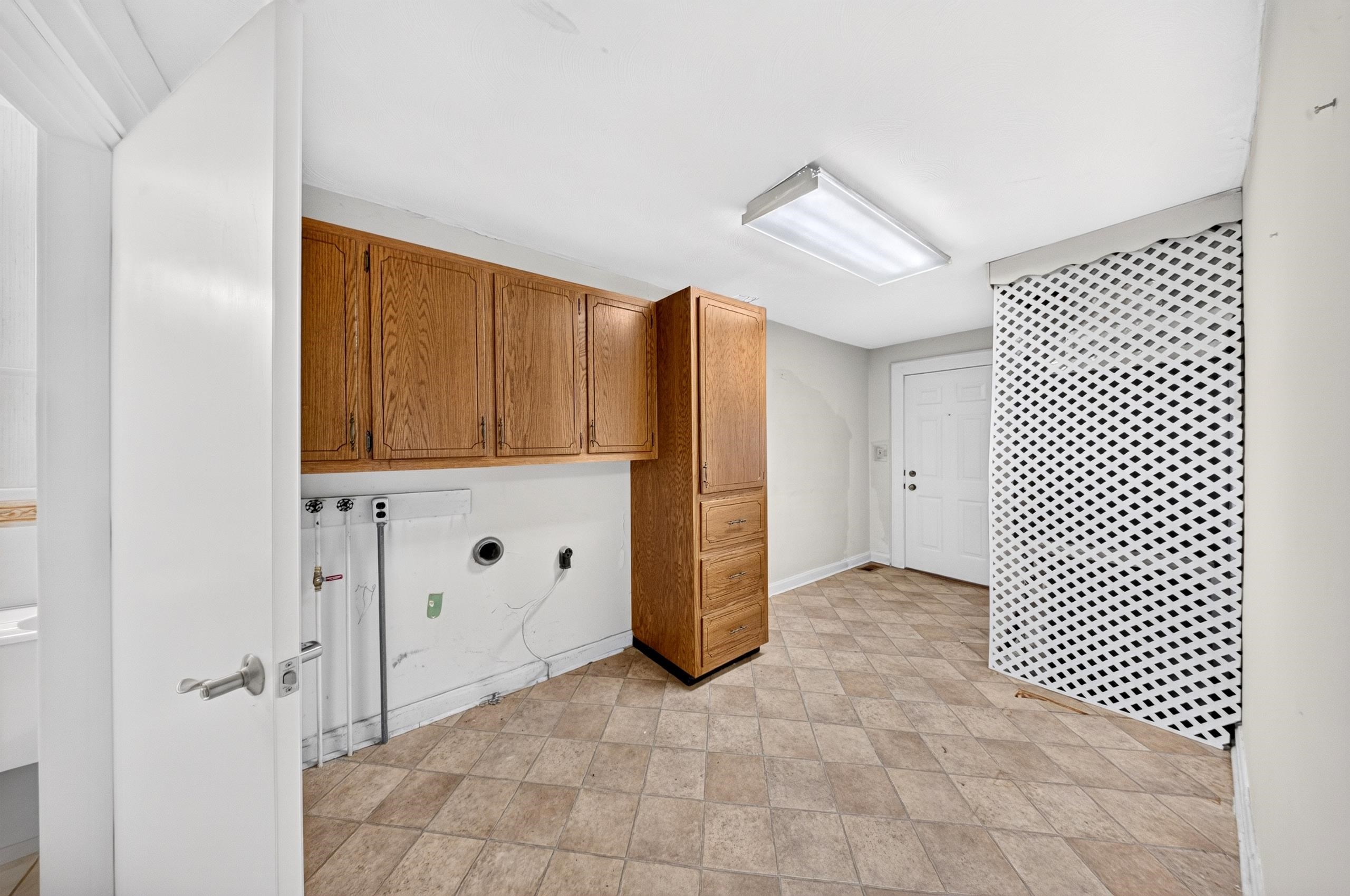 https://zimg.paragon.ice.com/ParagonImages/Property/PH/AABRKY/60850/8/0/0/d5533ae050970134d4ea057404d7ec11/0/46ecc5dcddb8b4759842e3527fd4ed7b/60850-fd4ffdb0-84fb-4452-ab4a-8c562c494a8b.JPG