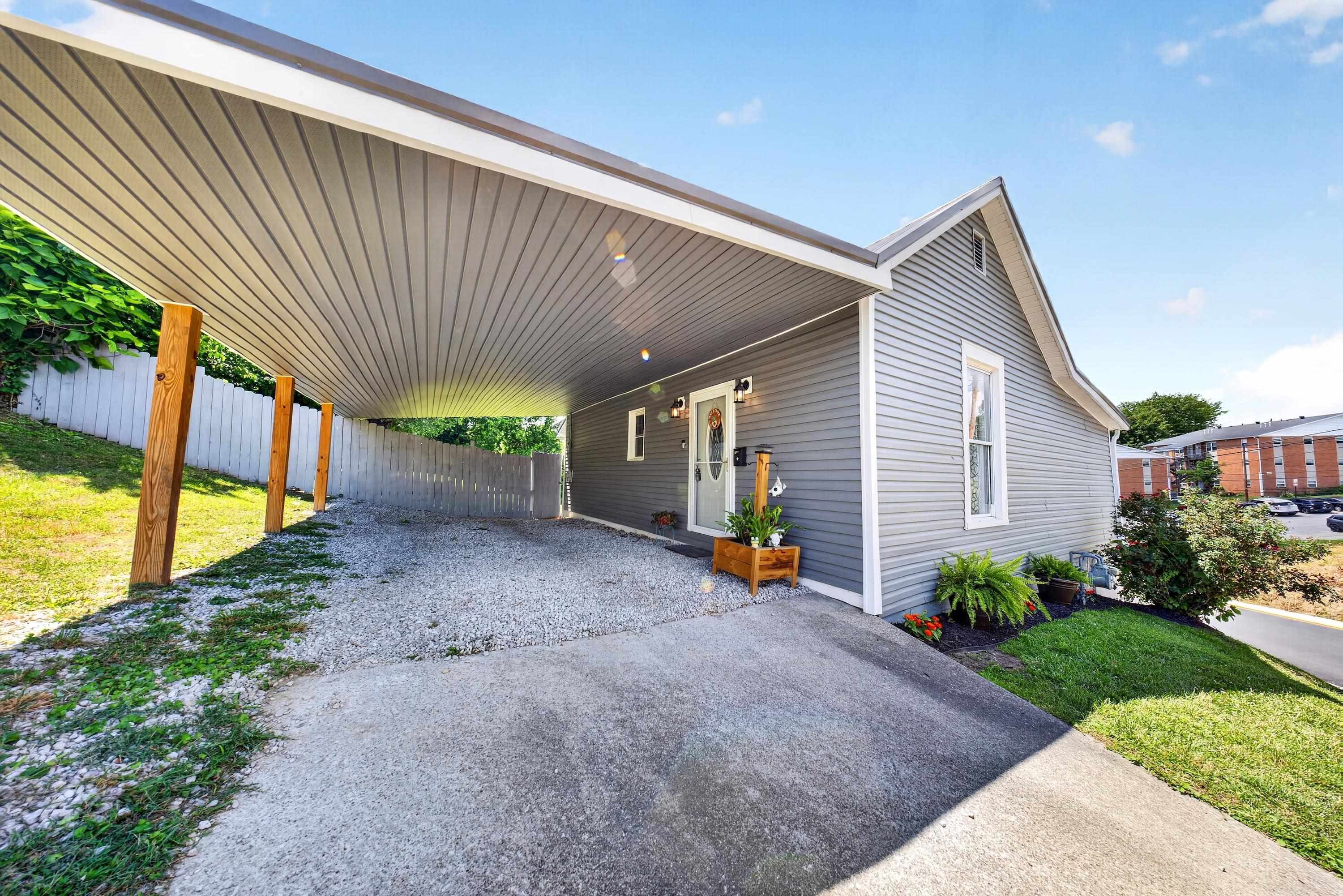 https://zimg.paragon.ice.com/ParagonImages/Property/PH/AABRKY/60854/1/0/0/4da6e0c4d365d6969be03811c2fe2b19/0/af672f7fadf5d3251f201982e0f78a11/60854-db0c8668-a888-4ccd-b3c5-20a168849ce0.JPG