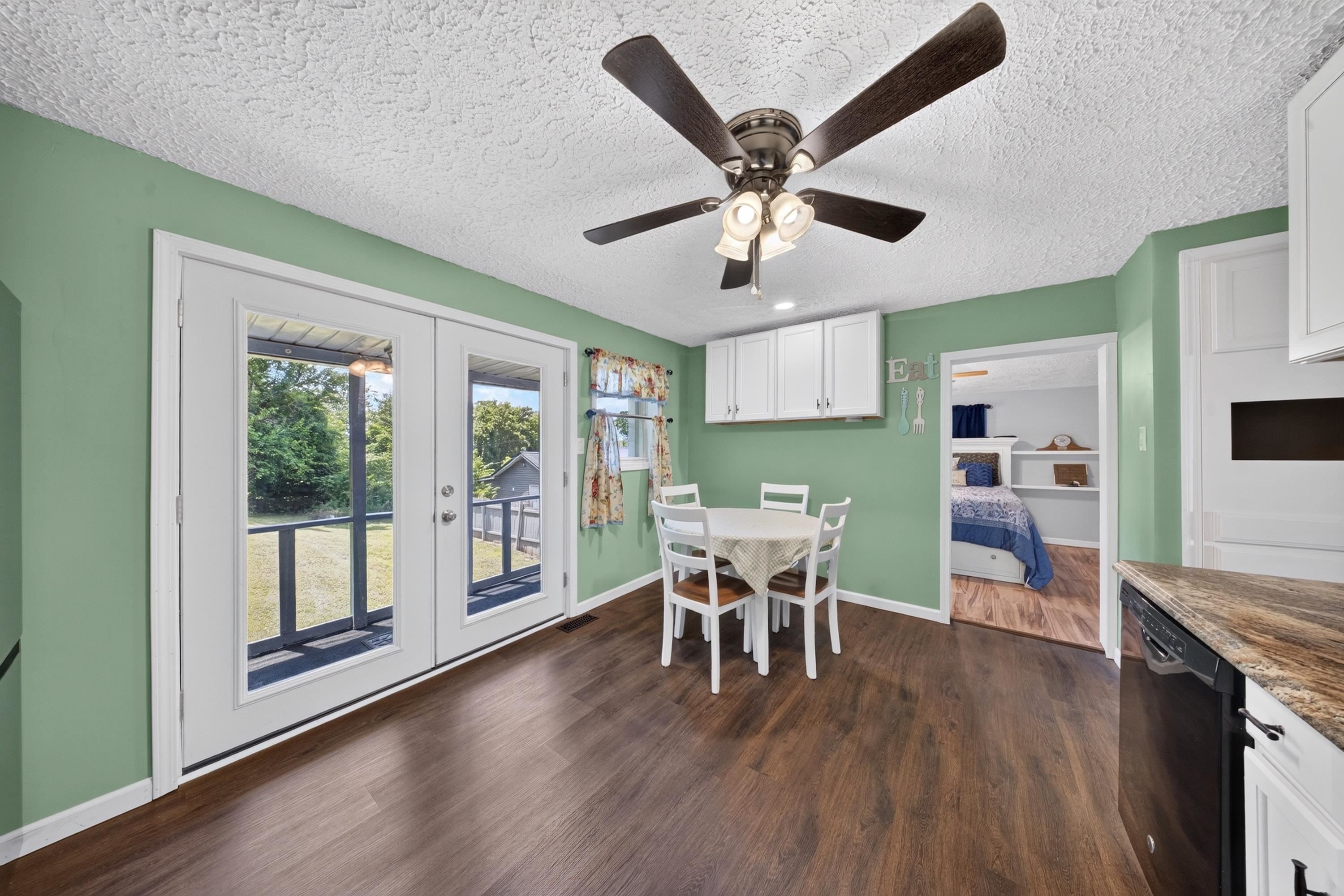 https://zimg.paragon.ice.com/ParagonImages/Property/PH/AABRKY/60854/11/0/0/ded28e6c1fe20c819102d2b31ec410b9/0/af672f7fadf5d3251f201982e0f78a11/60854-307bd239-38aa-4d31-8126-46c3830d90f3.JPG