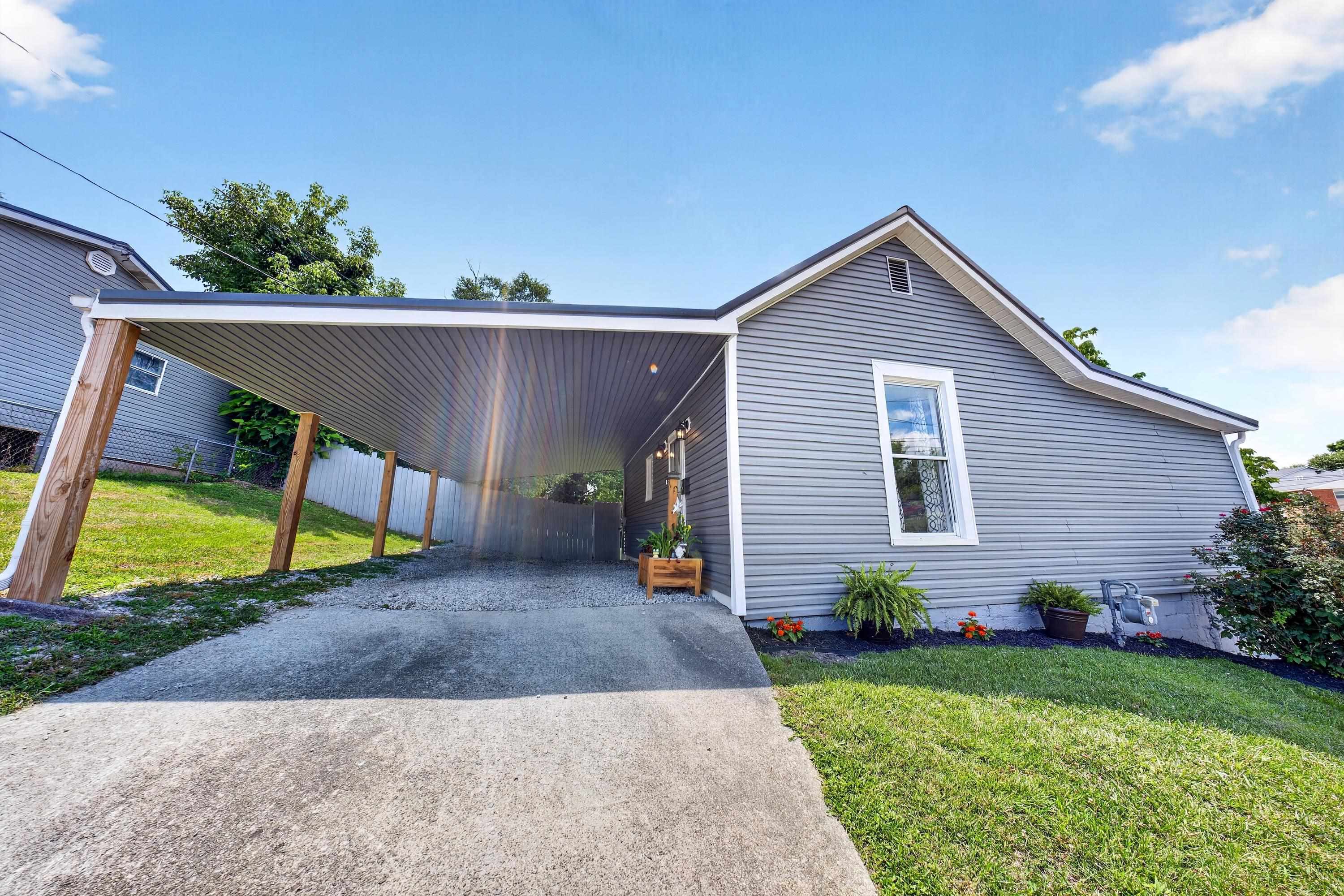 https://zimg.paragon.ice.com/ParagonImages/Property/PH/AABRKY/60854/2/0/0/7a253d45686bfcf6ee9bd9549ad7ae91/0/af672f7fadf5d3251f201982e0f78a11/60854-649bad3c-2b99-4dd1-bd2a-00bea49a86d7.JPG