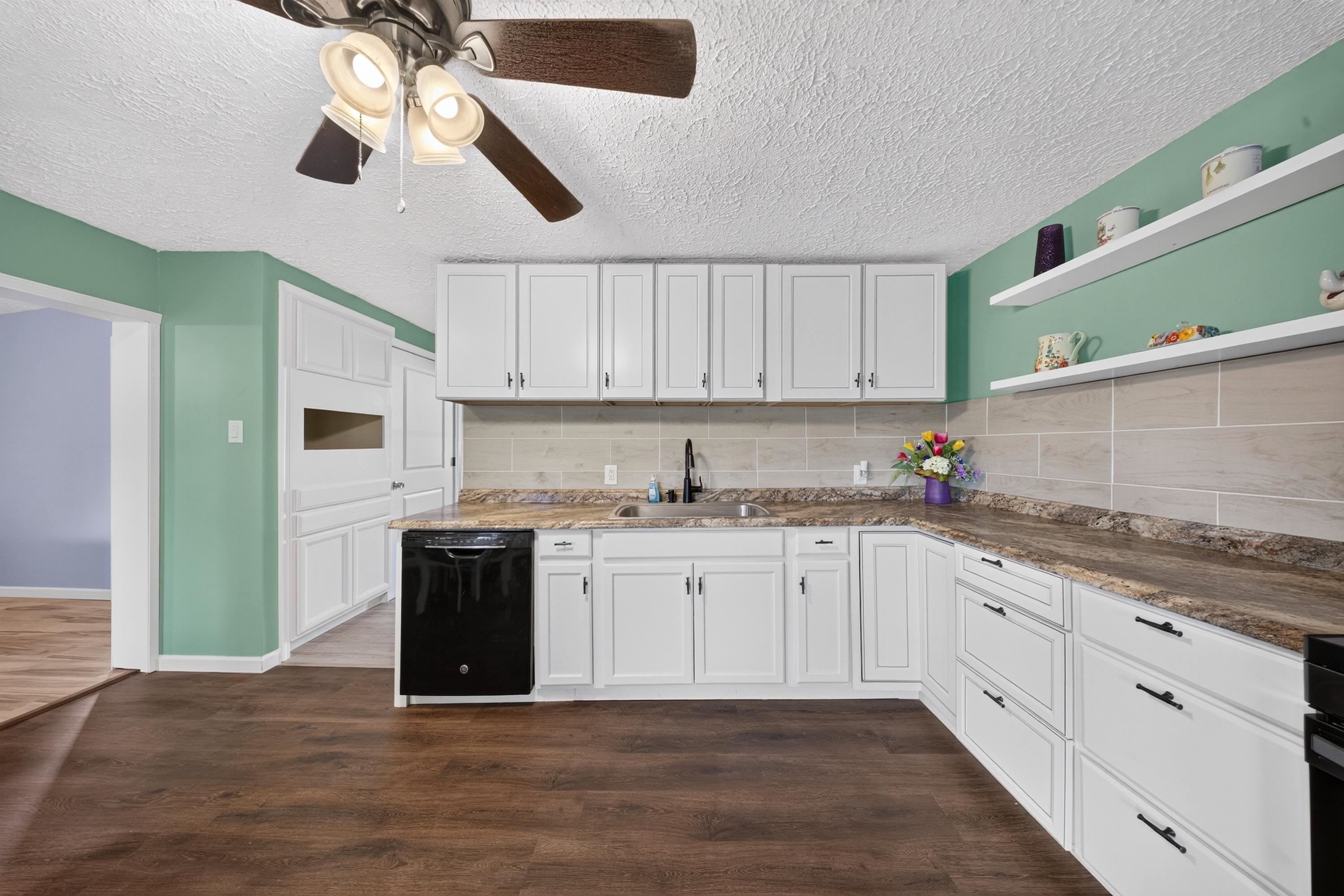 https://zimg.paragon.ice.com/ParagonImages/Property/PH/AABRKY/60854/6/0/0/d254804bd7285574af37fe59b7d42fb0/0/af672f7fadf5d3251f201982e0f78a11/60854-2bcde644-2483-4dc9-83f9-c4e8518176f6.JPG