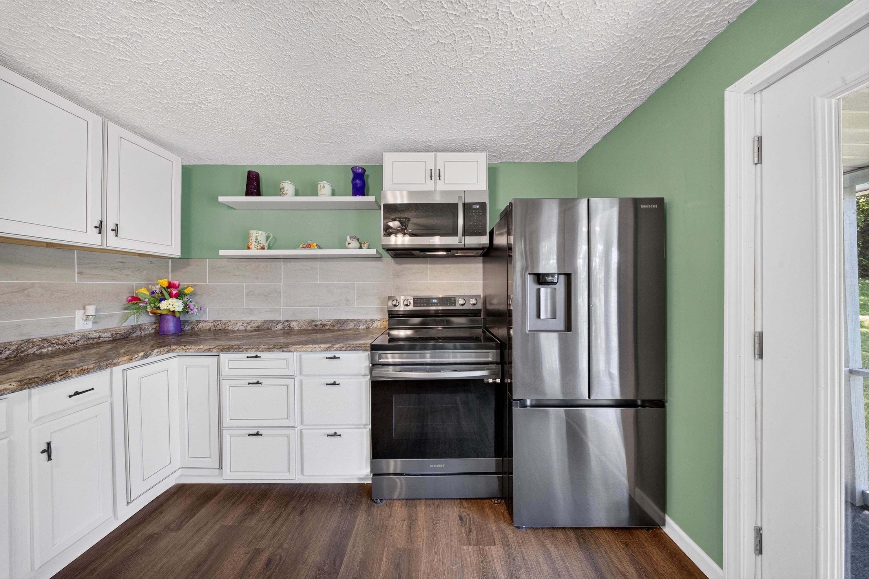 https://zimg.paragon.ice.com/ParagonImages/Property/PH/AABRKY/60854/8/0/0/2019b2da2186c7dbadde3f7534528044/0/af672f7fadf5d3251f201982e0f78a11/60854-e18c4eec-12bd-4626-a8f0-8356386581ed.JPG
