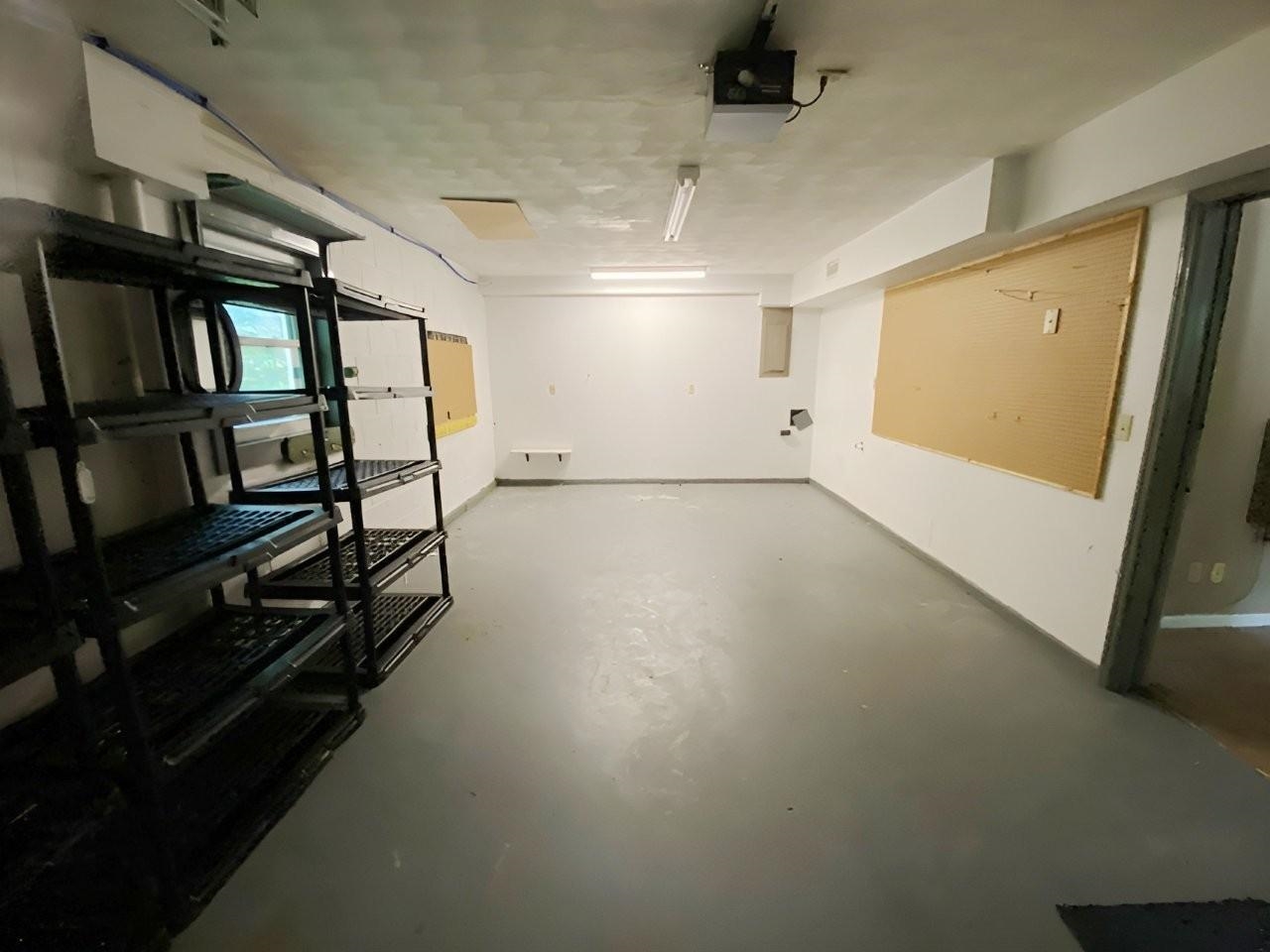 https://zimg.paragon.ice.com/ParagonImages/Property/PH/AABRKY/60856/13/0/0/bd7889b77b97d1892af7708c15f0140b/0/b8711225491a214062b89e1b5a9d7c24/60856-be16449f-2430-4fdc-b80d-cc4fb78fb7d2.JPG