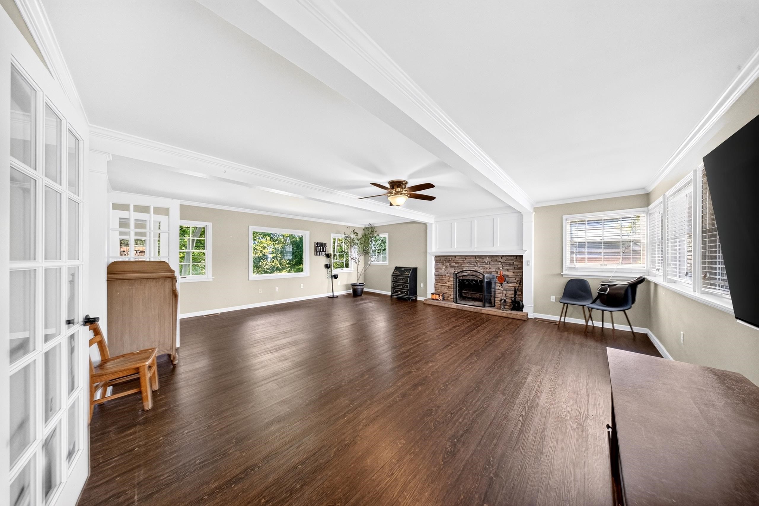 https://zimg.paragon.ice.com/ParagonImages/Property/PH/AABRKY/60857/12/0/0/380acae398a6601a74422ca1724ccf6c/0/3f6f99d834d69769ab3018e57e9a2981/60857-85a55254-54c4-4ecb-848d-b596710d4125.JPG
