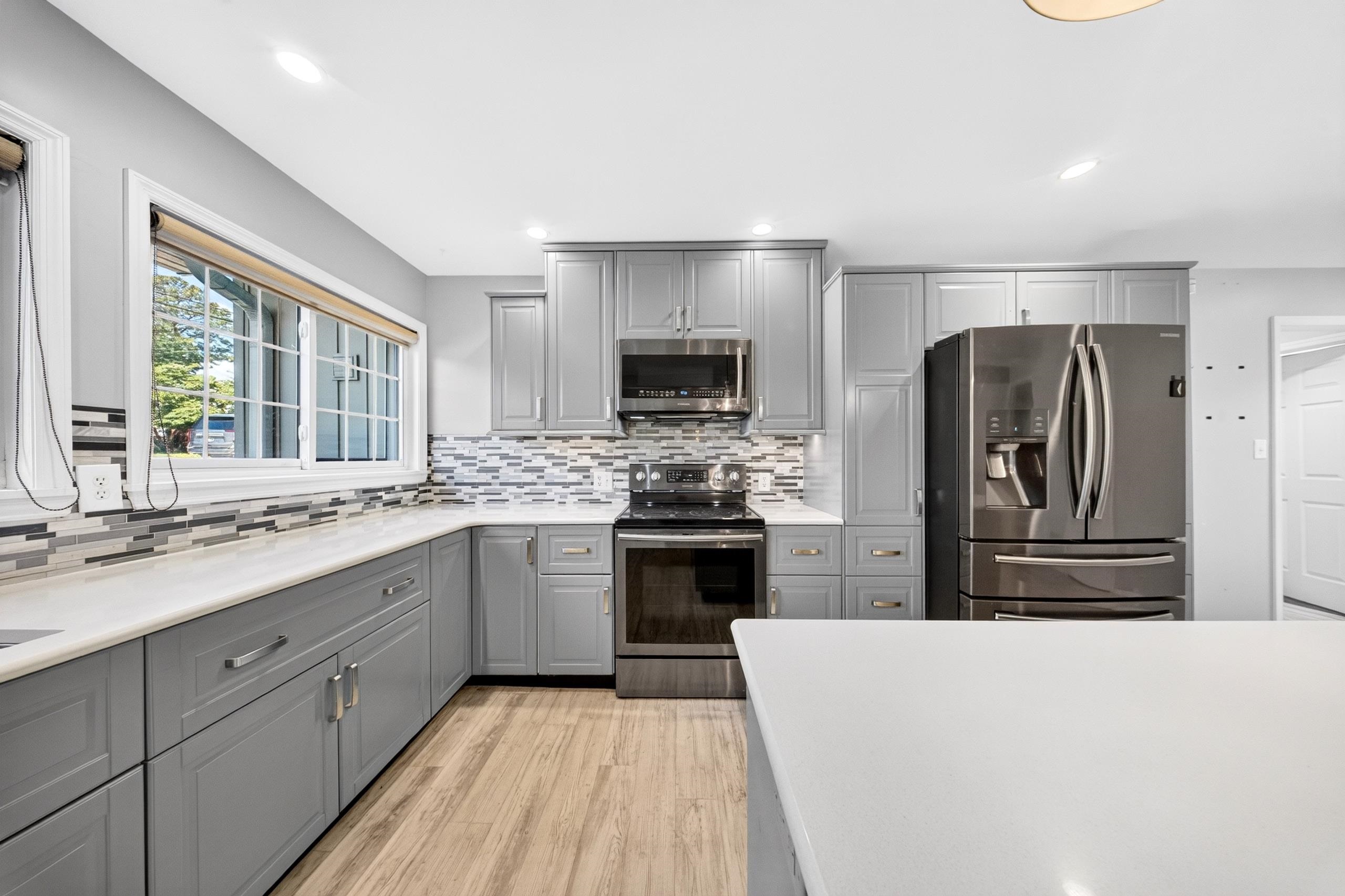 https://zimg.paragon.ice.com/ParagonImages/Property/PH/AABRKY/60857/6/0/0/32812a5ef8f8501e61a2e76130b25e43/0/3f6f99d834d69769ab3018e57e9a2981/60857-f6d18c00-7fcc-4c81-8b68-7d2c4b939a05.JPG