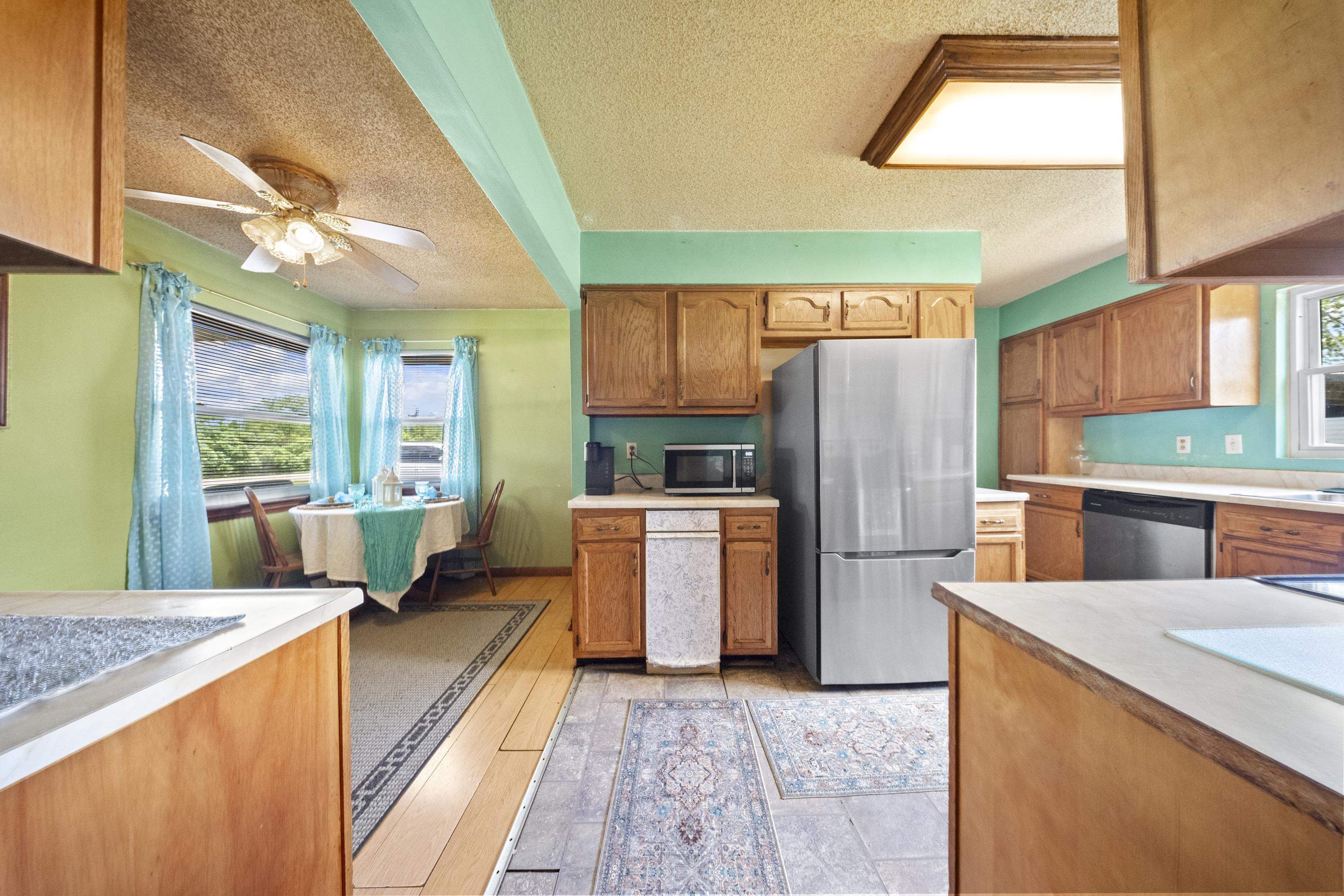 https://zimg.paragon.ice.com/ParagonImages/Property/PH/AABRKY/60858/5/0/0/358ae1999e48350f9656f9a1b819e0e6/0/5d06727ae054e9df42bedcb23b44065d/60858-72faa3f7-f528-41ad-b924-10d3aac13b41.JPG