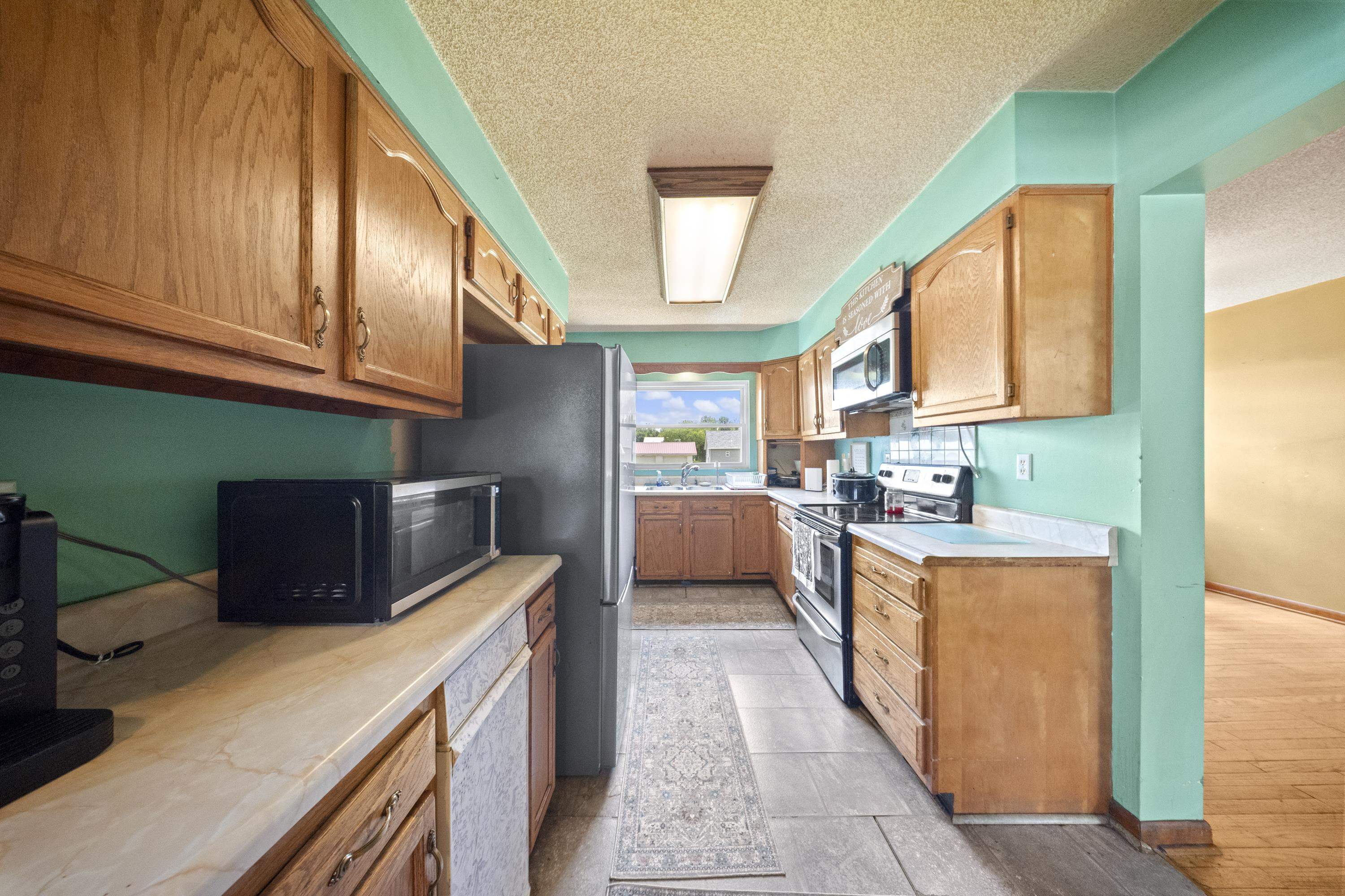 https://zimg.paragon.ice.com/ParagonImages/Property/PH/AABRKY/60858/6/0/0/820abee36ca4e69c9308f2e99890fa18/0/5d06727ae054e9df42bedcb23b44065d/60858-0accfb77-395b-4248-8036-72de97e39375.JPG