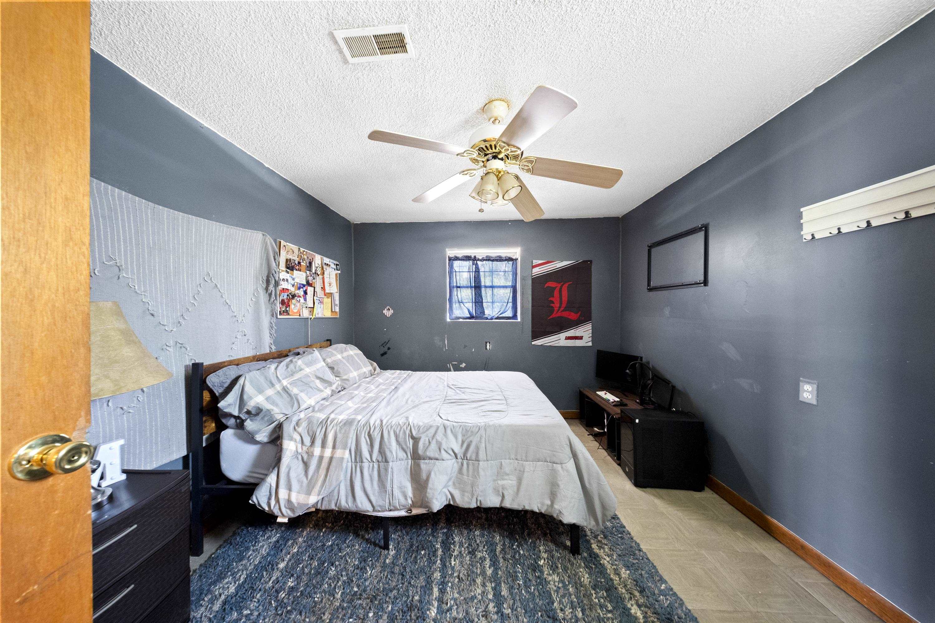 https://zimg.paragon.ice.com/ParagonImages/Property/PH/AABRKY/60858/9/0/0/f4ca45e945b0fe4f7e614e3e8e15164f/0/5d06727ae054e9df42bedcb23b44065d/60858-36293597-6431-4562-90db-008e6da79efb.JPG