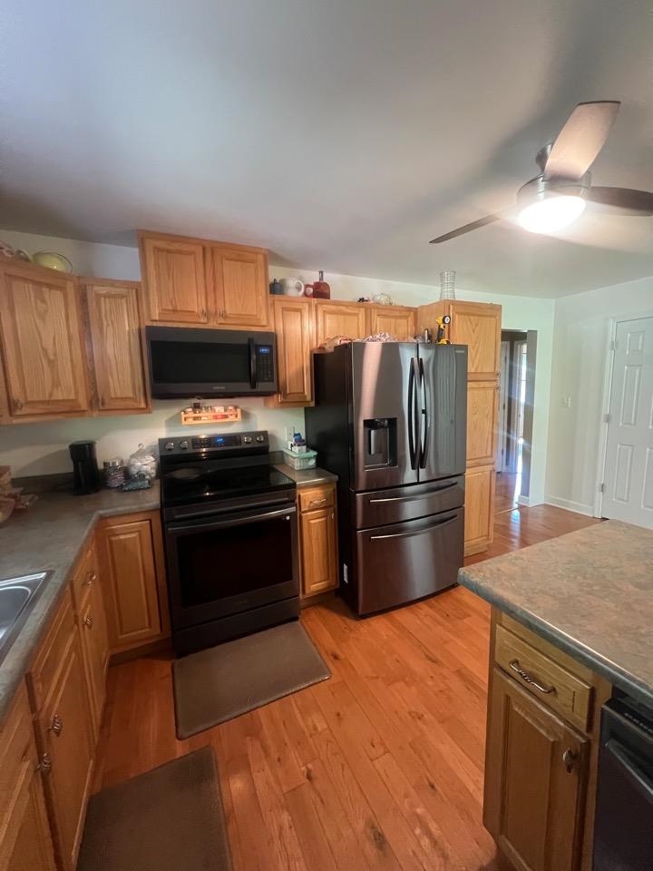 https://zimg.paragon.ice.com/ParagonImages/Property/PH/AABRKY/60859/8/0/0/64467f451f6c6f6ad2f0957a58b2fcf0/0/7e69a73a8c7ded24f9cdb4206aa8ced7/60859-e8a58511-dfd9-4306-b3f8-e81da9fe4460.JPG