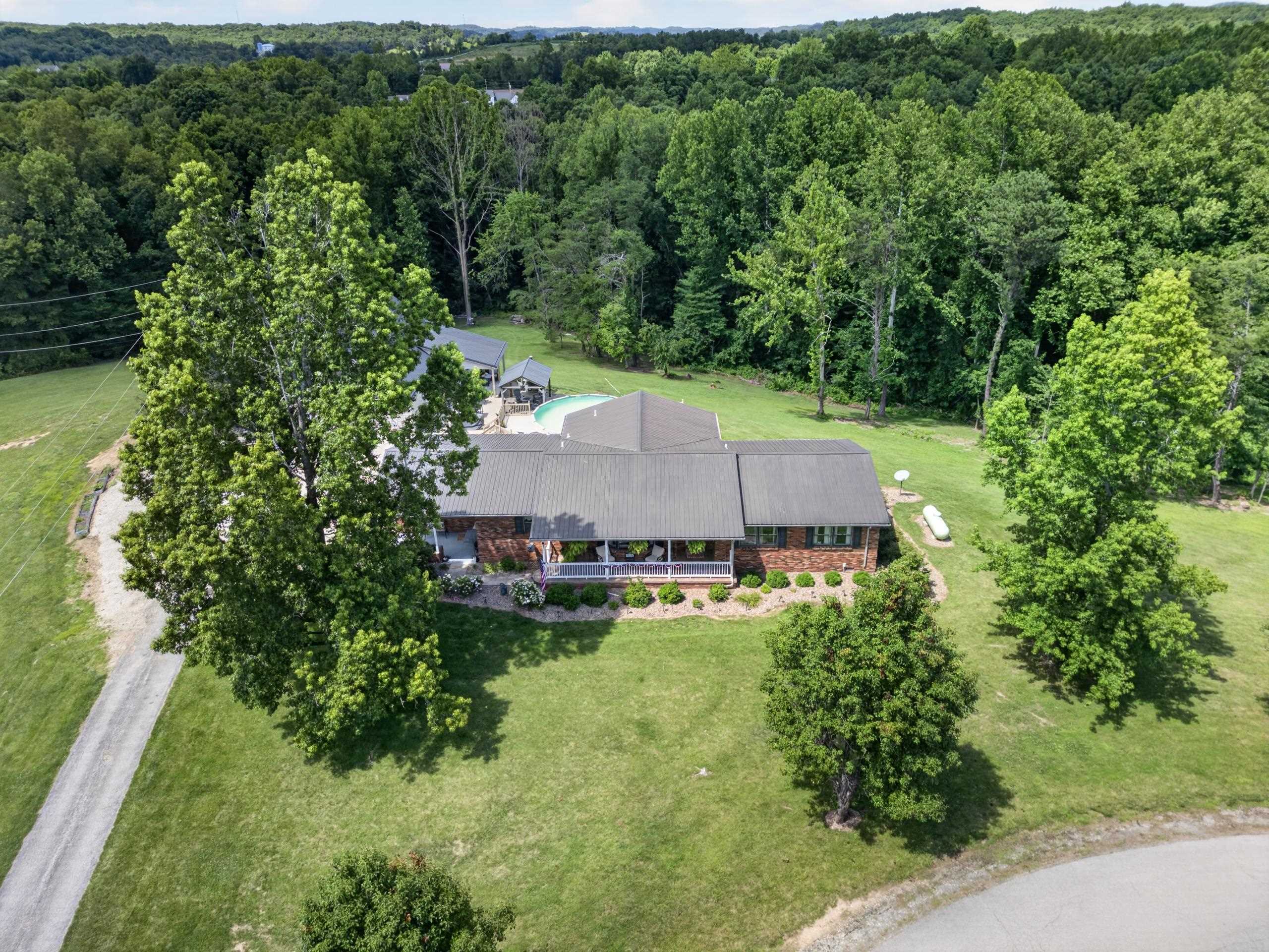 https://zimg.paragon.ice.com/ParagonImages/Property/PH/AABRKY/60860/2/0/0/c8c42a4f3d75c530964f4a1041045a7c/0/c5207d5431d3756cb625cfd1fbccc767/60860-e6c8a393-fbe5-4eb8-abc9-aaa63e33c8d9.JPG