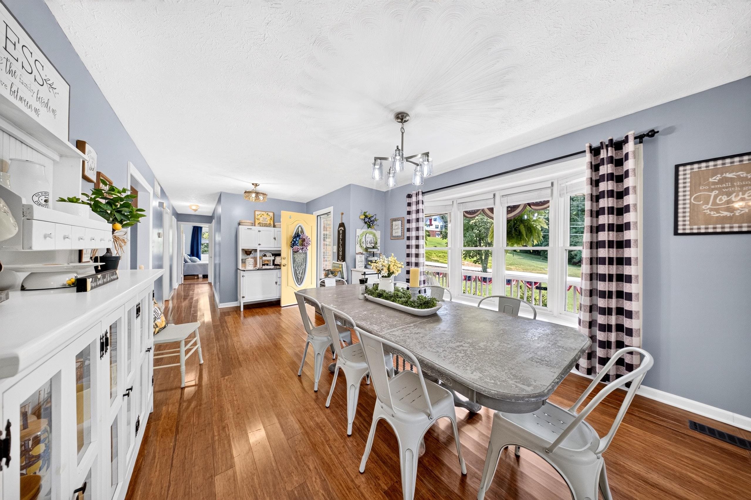 https://zimg.paragon.ice.com/ParagonImages/Property/PH/AABRKY/60860/8/0/0/8ace680cc23fe903ff1868a8ad670d56/0/c5207d5431d3756cb625cfd1fbccc767/60860-361b8555-a33f-49bf-b762-5966acd96a8c.JPG