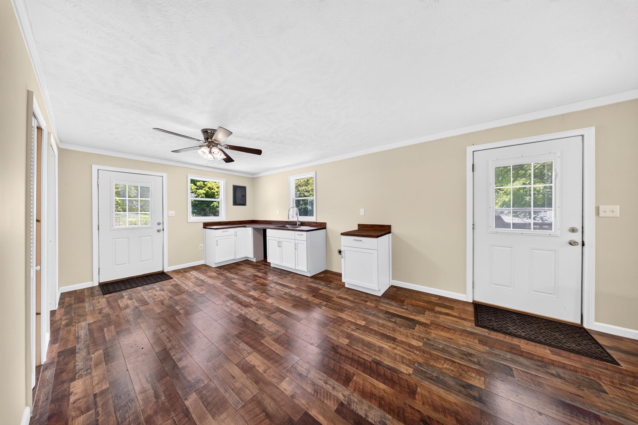 https://zimg.paragon.ice.com/ParagonImages/Property/PH/AABRKY/60862/4/0/0/c270880cfe5efff19d47922c726006e3/0/869c937f005f0da10922b79b878d2b7a/60862-e98234a9-8b57-4703-a9a3-4e6a59f4bfd9.JPG