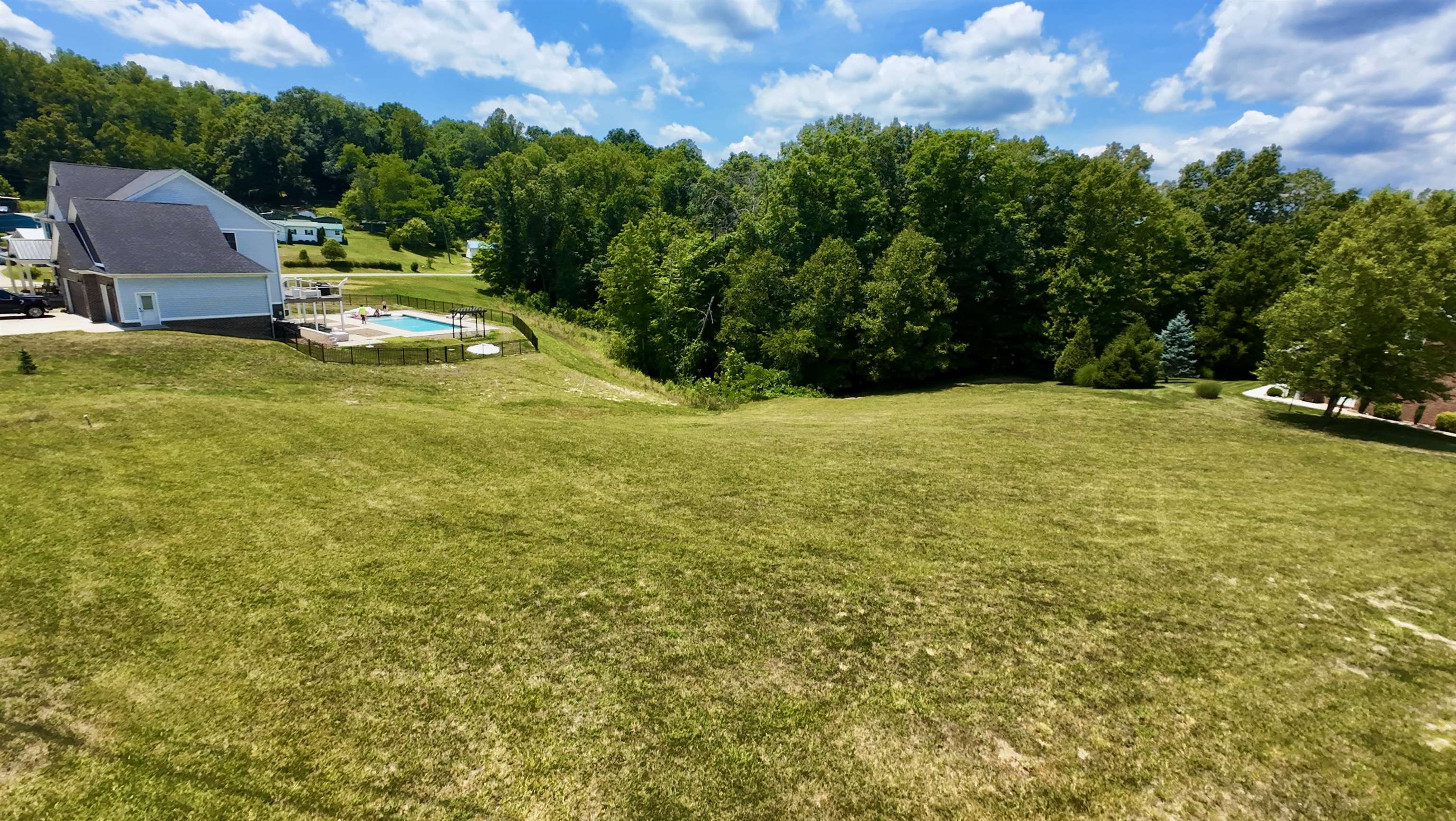 https://zimg.paragon.ice.com/ParagonImages/Property/PH/AABRKY/60863/4/0/0/09f027aeb3f24a12cb7b06a819fb6be4/0/0483c2b471c1a29de7128f7a6565eb53/60863-eb44cc6e-2142-4652-ad67-f2dc57073917.JPG