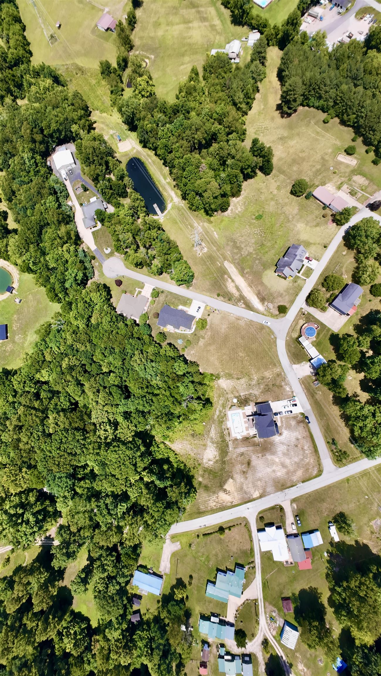 https://zimg.paragon.ice.com/ParagonImages/Property/PH/AABRKY/60863/5/0/0/4e418ef5f24f51fe150fbd1f8dc0f3e7/0/0483c2b471c1a29de7128f7a6565eb53/60863-56c4c9e0-755e-41bc-b571-7f384a41c670.JPG