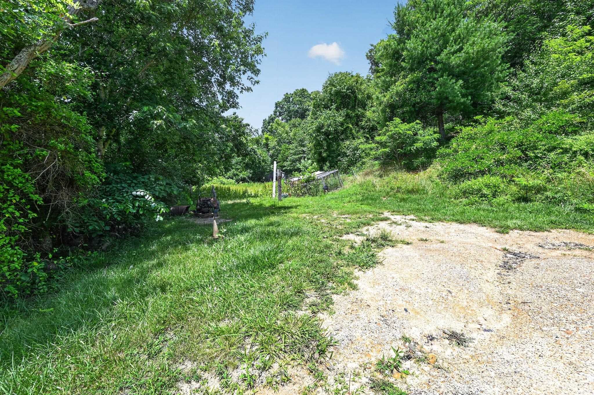 https://zimg.paragon.ice.com/ParagonImages/Property/PH/AABRKY/60864/5/0/0/807cd62187824e8d0164cd9efa9bc6e7/0/cd0147e58e853cad85ba8dcd87ce22c1/60864-cac07bca-b71b-4b93-a536-70dc89a28354.JPG