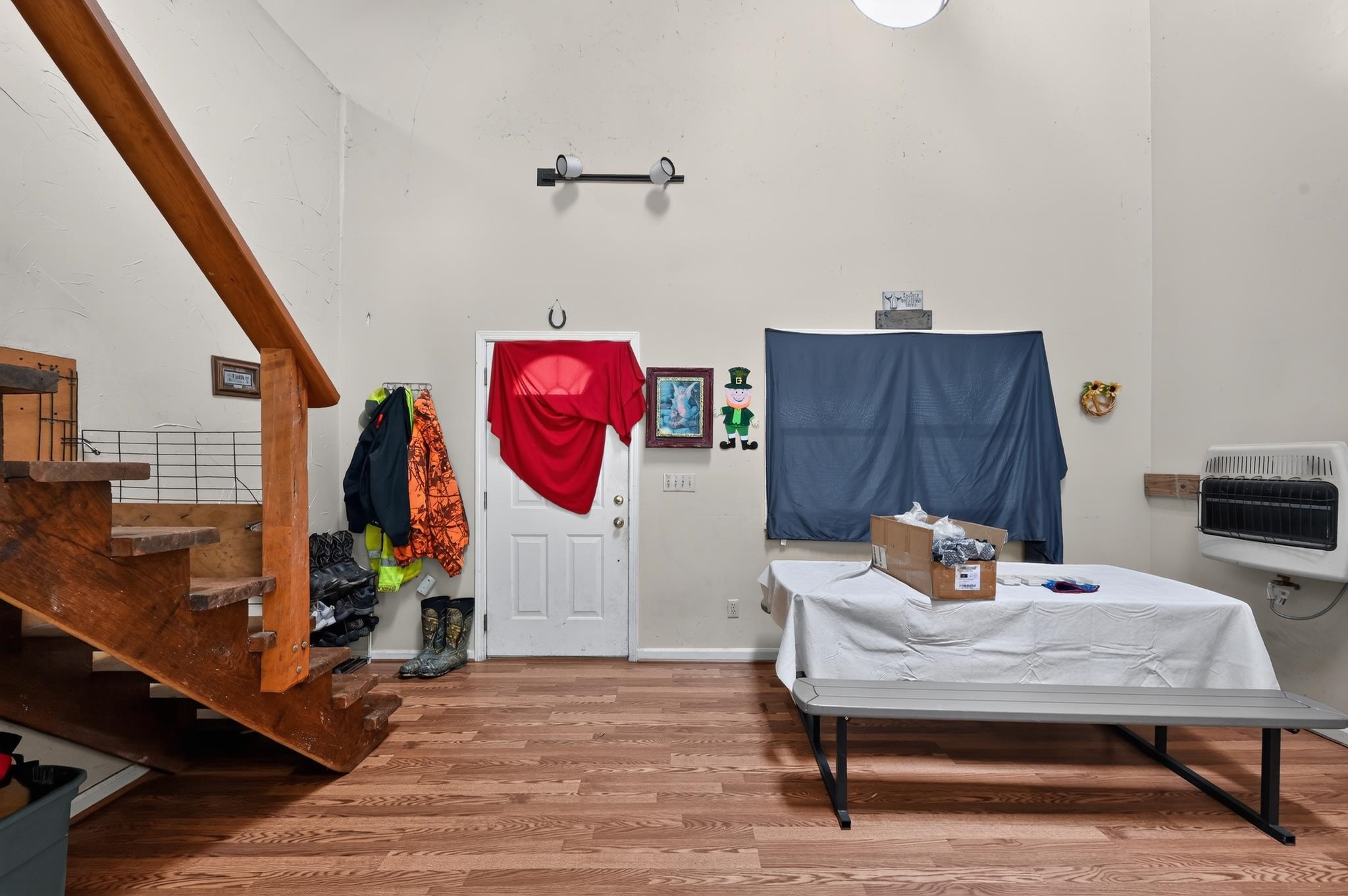 https://zimg.paragon.ice.com/ParagonImages/Property/PH/AABRKY/60864/7/0/0/b9504cd2ff89aa1270f68b56a72ebcc4/0/cd0147e58e853cad85ba8dcd87ce22c1/60864-aa5fc410-de10-4fe8-b89a-5faff1509577.JPG