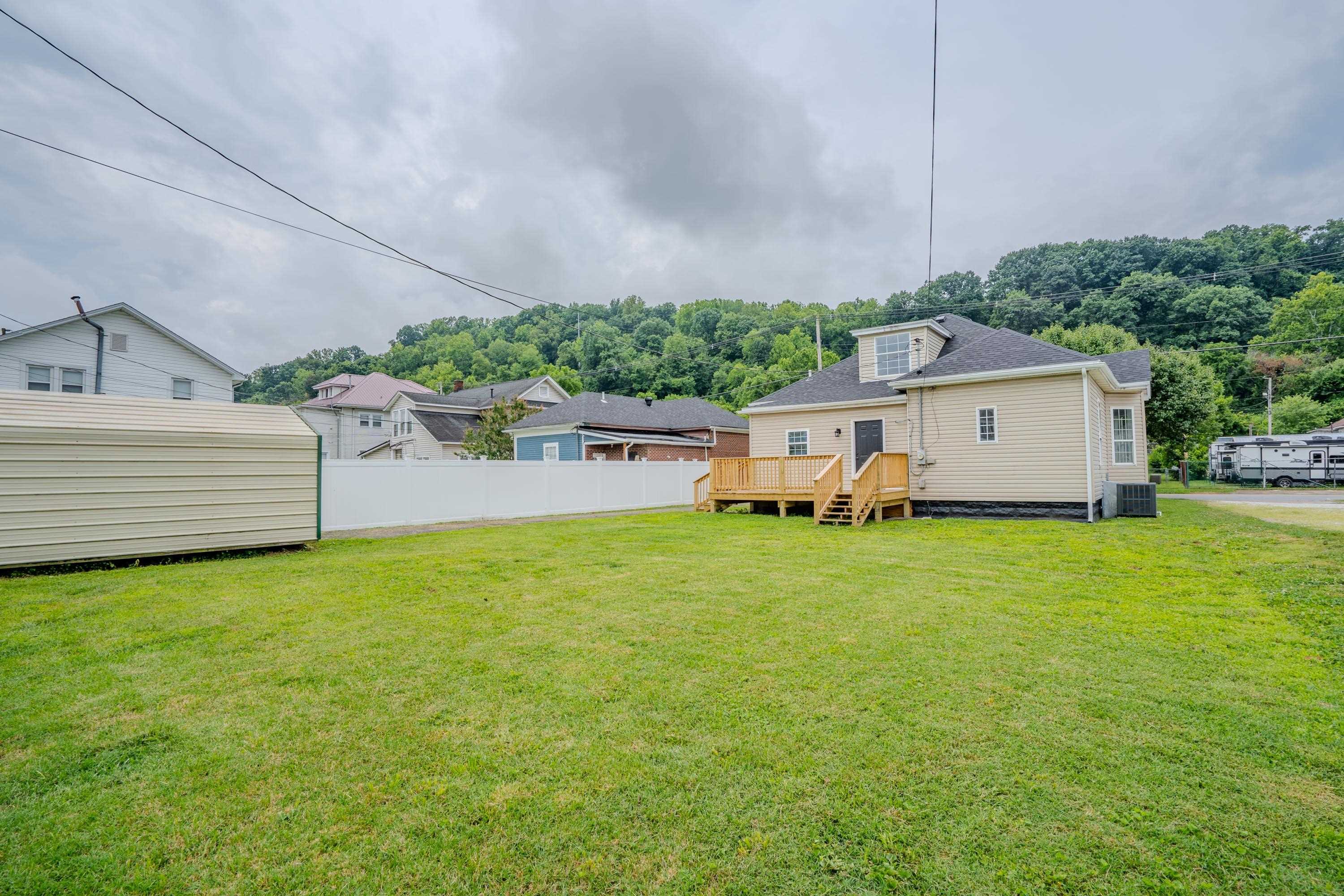 https://zimg.paragon.ice.com/ParagonImages/Property/PH/AABRKY/60865/4/0/0/faf499e228fa49af0fef7e4d75fdc717/0/19f7bf3765327037ff730778f4506746/60865-b47e2160-c70f-449c-9ce8-a31ec4aa304f.JPG
