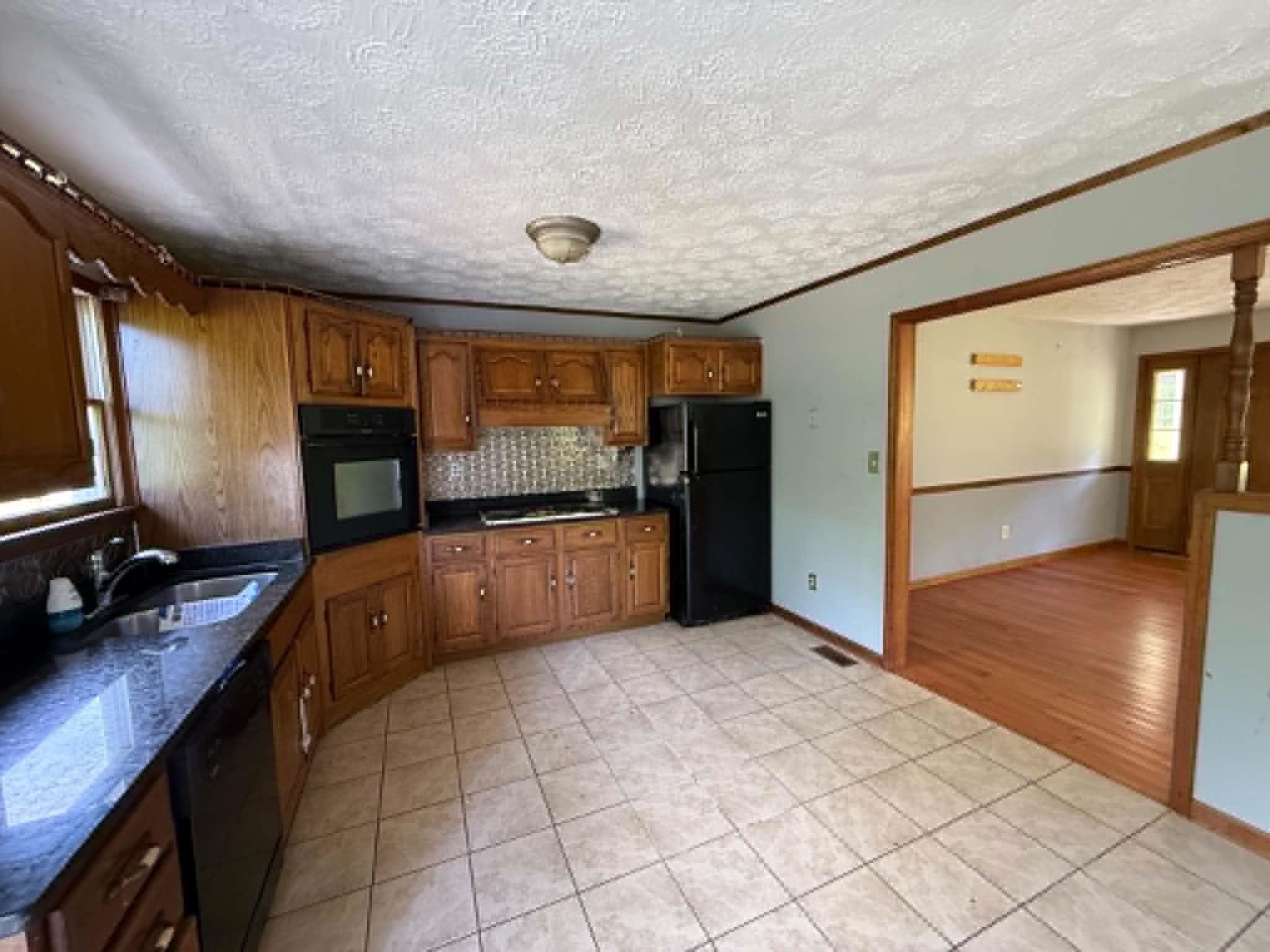 https://zimg.paragon.ice.com/ParagonImages/Property/PH/AABRKY/60866/1/0/0/ef4df8d5f7eccebda340f3f0f183d3cd/0/9f69343f005eefa68e4770ebc9a2d5d7/60866-ed20b434-7a04-4529-9bee-7e8ad6e2bb5a.JPG