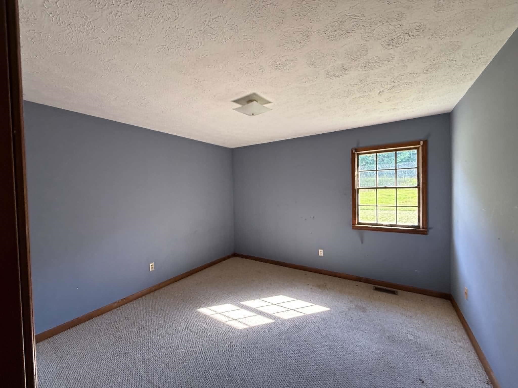 https://zimg.paragon.ice.com/ParagonImages/Property/PH/AABRKY/60866/5/0/0/e3ce4bb2ff28ea087b325394caba4bd4/0/9f69343f005eefa68e4770ebc9a2d5d7/60866-84153b8d-a261-414d-8ac8-1eba8a6a9baa.JPG