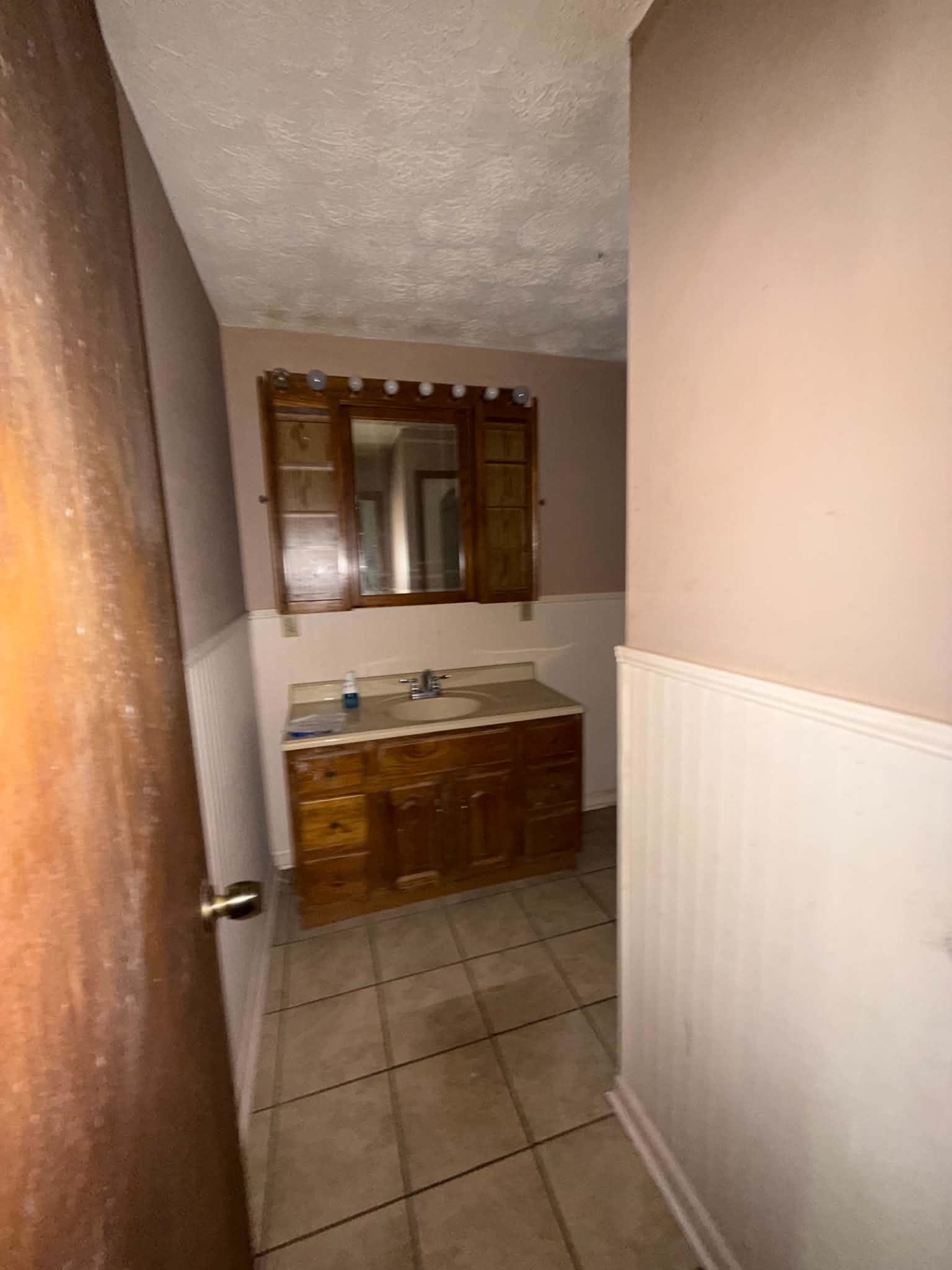 https://zimg.paragon.ice.com/ParagonImages/Property/PH/AABRKY/60866/9/0/0/2062f3351605c24a3a76b04bb485dfa1/0/9f69343f005eefa68e4770ebc9a2d5d7/60866-4246b7eb-13db-4bfd-b037-a5767dae9c4f.JPG