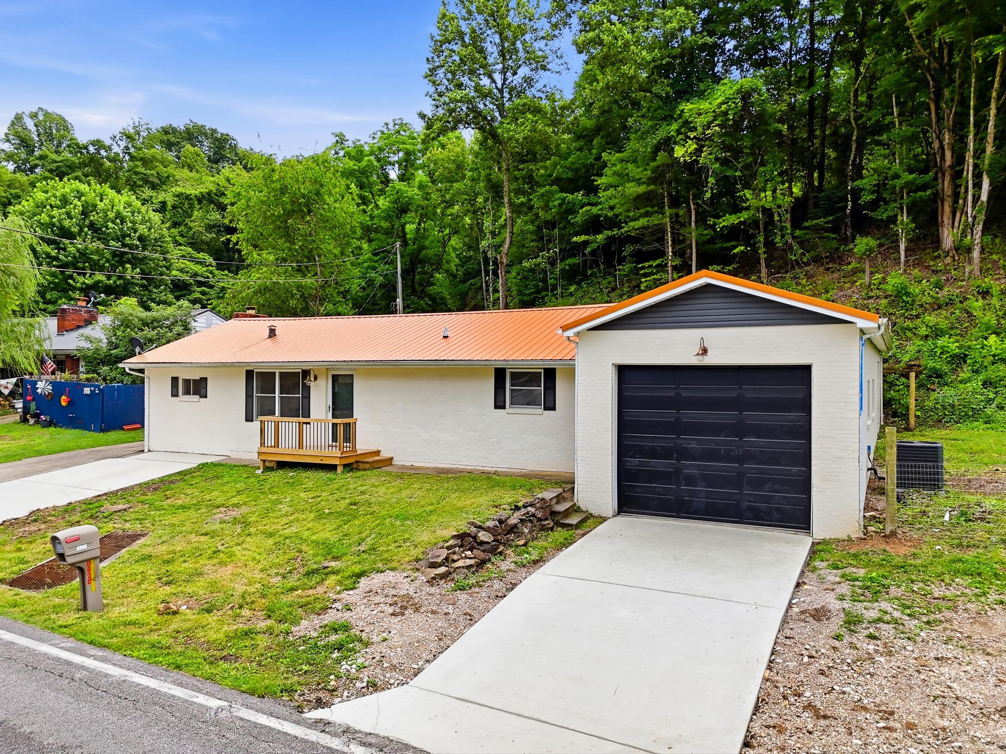 https://zimg.paragon.ice.com/ParagonImages/Property/PH/AABRKY/60868/1/0/0/1c6f443ea6e0d680778186178e0aad28/0/76927fec3f7ef2b55d4e80dfc679d490/60868-ebc43be2-a023-4827-8edd-b6acdca99588.JPG