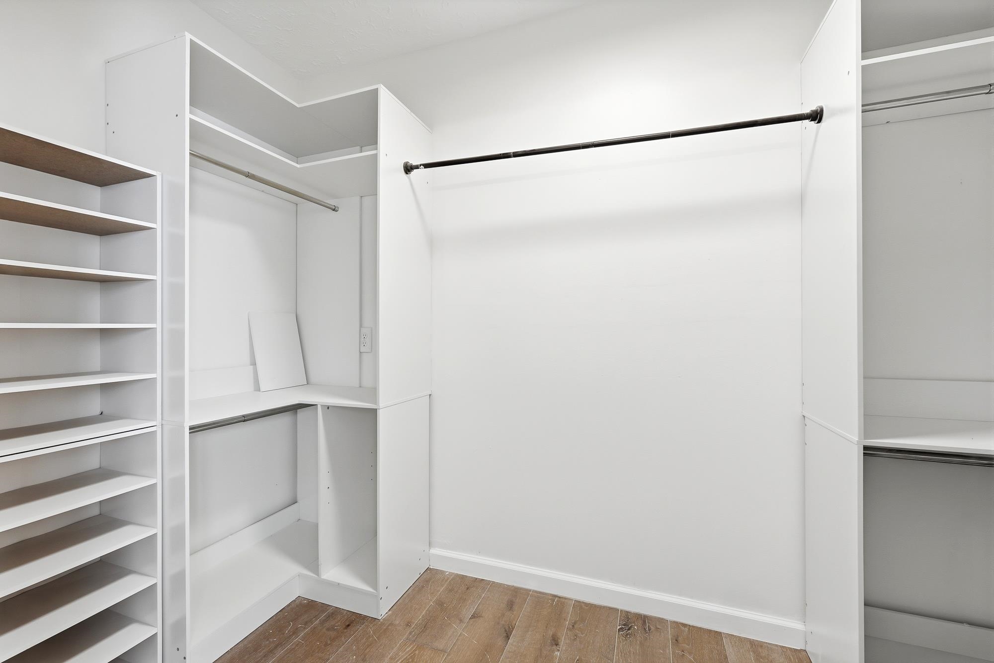 https://zimg.paragon.ice.com/ParagonImages/Property/PH/AABRKY/60868/13/0/0/22a2c56a1125624c72d2178c2fdd4ebf/0/76927fec3f7ef2b55d4e80dfc679d490/60868-e327cf5b-b751-411a-8430-61f731a48168.JPG
